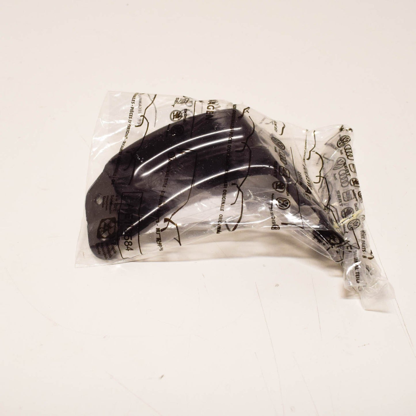 NEW VOLKSWAGEN GOLF MK7 FRONT RIGHT SIDE FENDER BRACKET 5G0821136C ORIGINAL