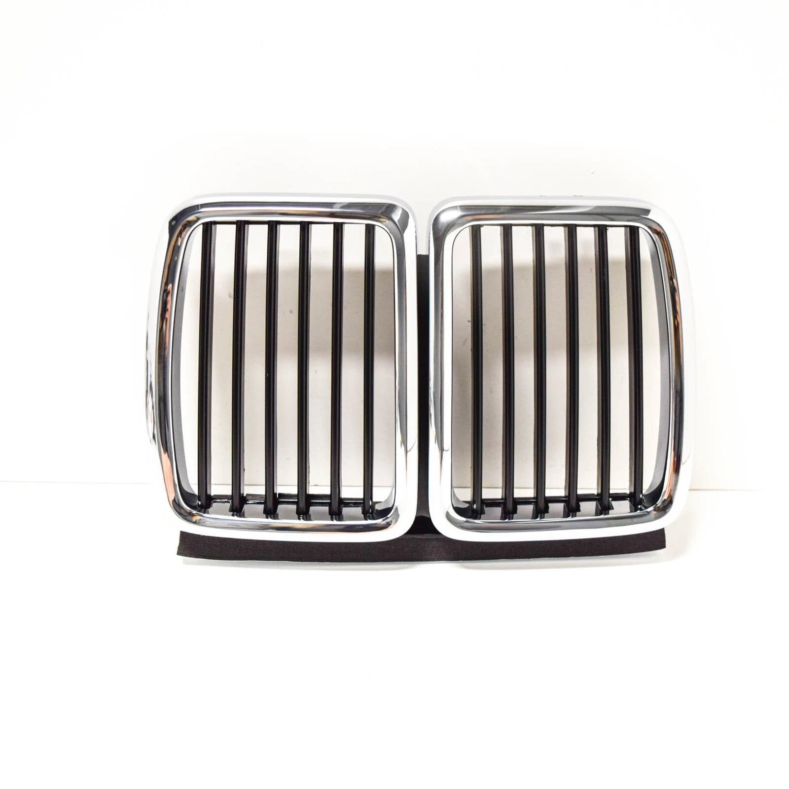 NEW BMW 3 E30 RADIATOR GRILLE 51132233001 2233001 1990 3671777 ORIGINAL