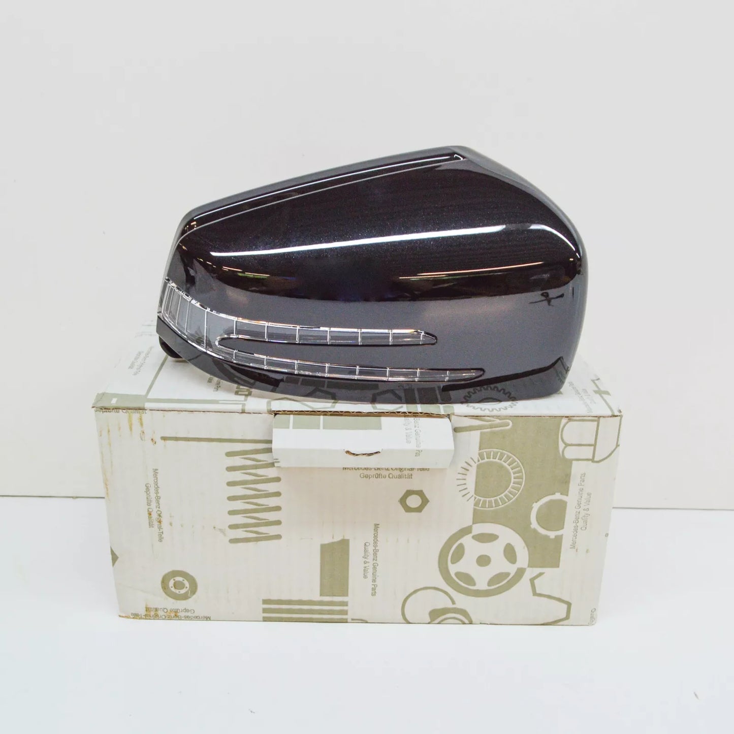 NEW MB GLA-CLASS X156 RIGHT WING MIRROR COVER CAP A24681102009191