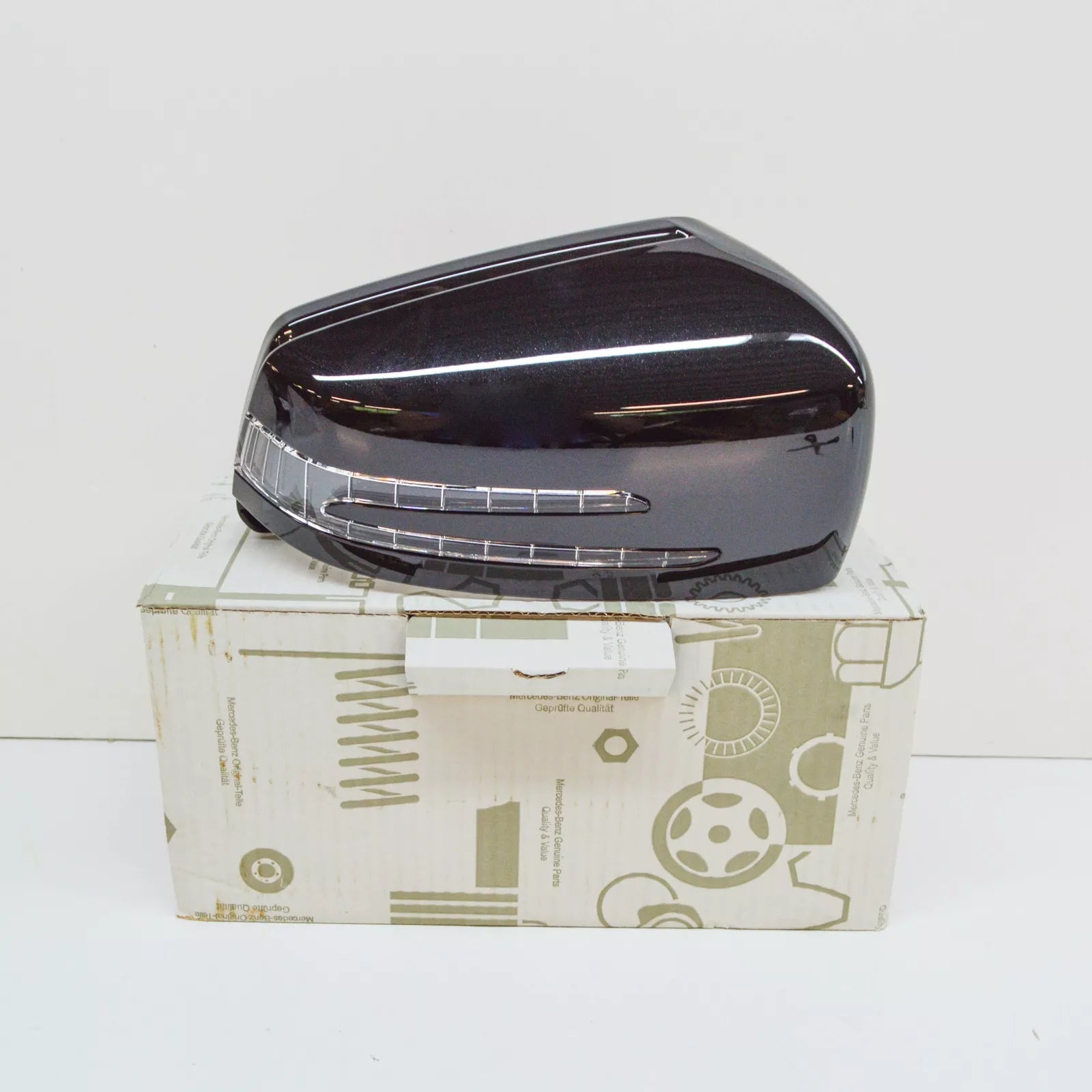 NEW MB GLA-CLASS X156 RIGHT WING MIRROR COVER CAP A24681102009191