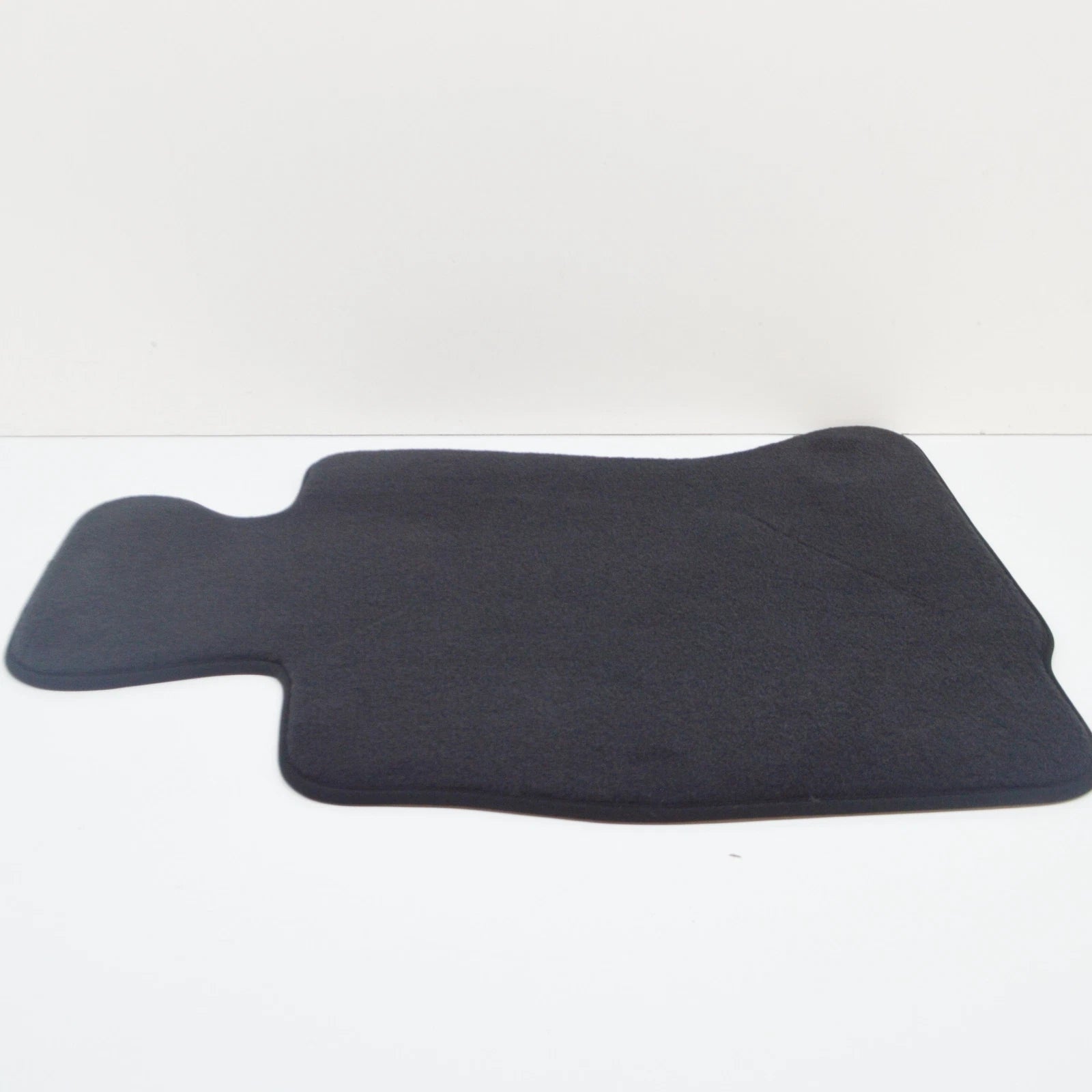 NEW BMW 6 COUPE F13 FRONT LEFT FLOOR MAT 7230401 51477230401 ORIGINAL