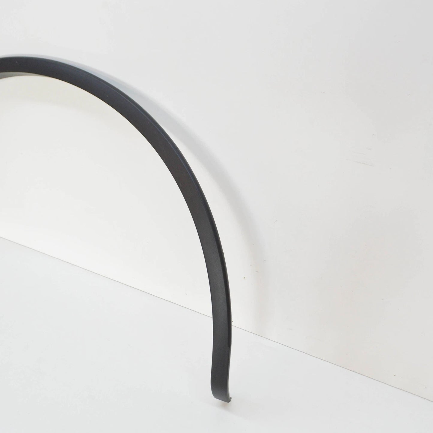 NEW VW TOUAREG 7P FRONT RIGHT FENDER WHEEL COVER MOLDING 7P6853718GGRU ORIGINAL