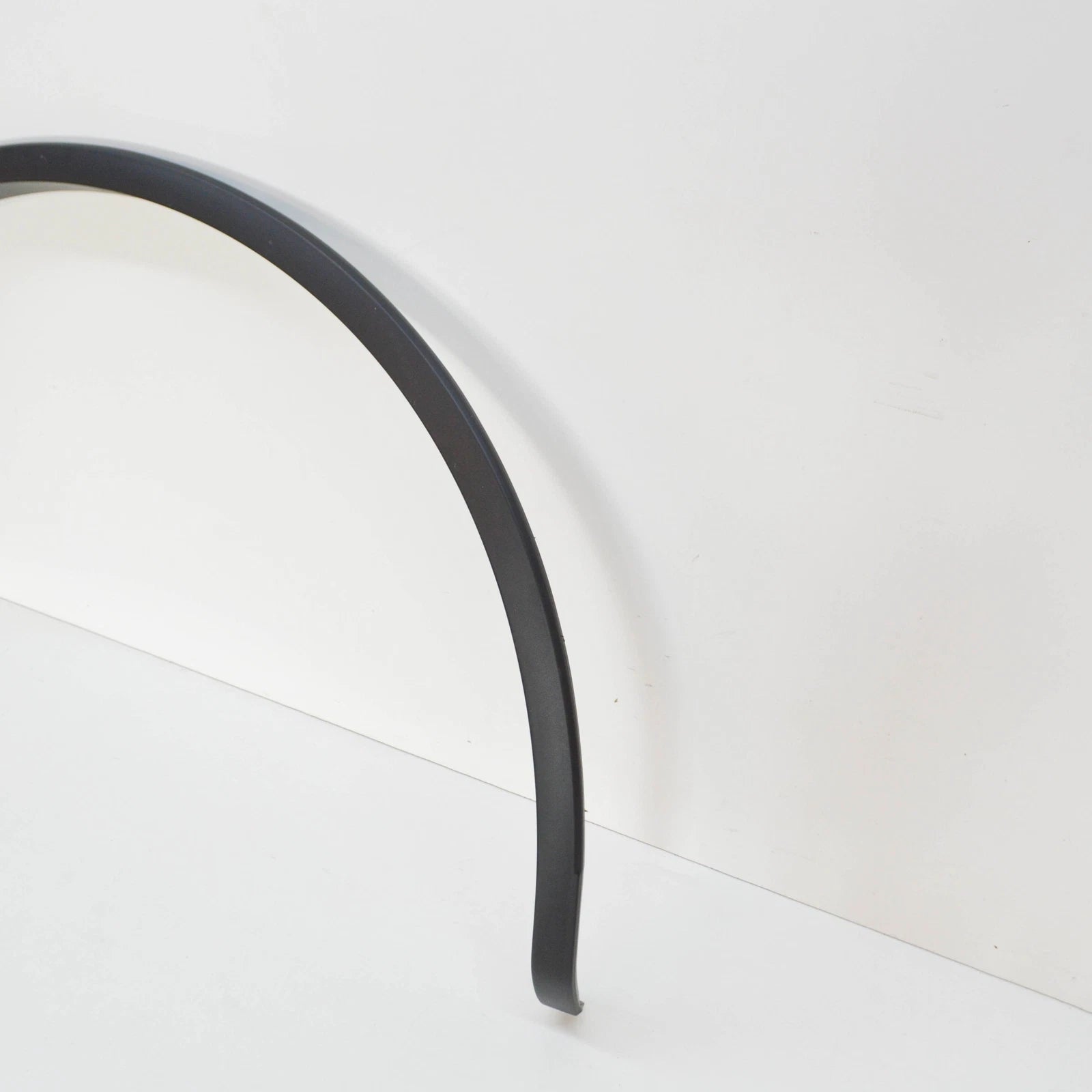 NEW VW TOUAREG 7P FRONT RIGHT FENDER WHEEL COVER MOLDING 7P6853718GGRU ORIGINAL