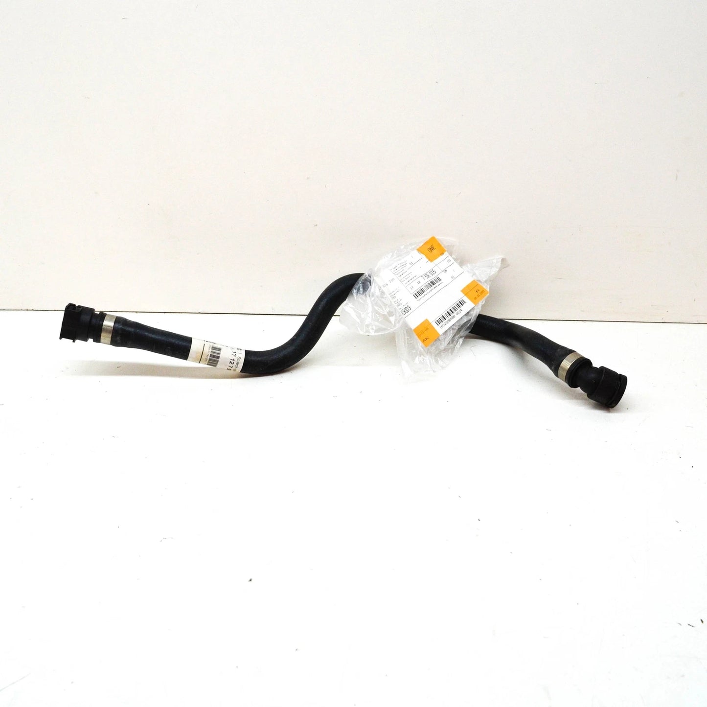 NEW BMW 7 E65 EXPANSION TANK HOSE 17127508015 7508015 ORIGINAL