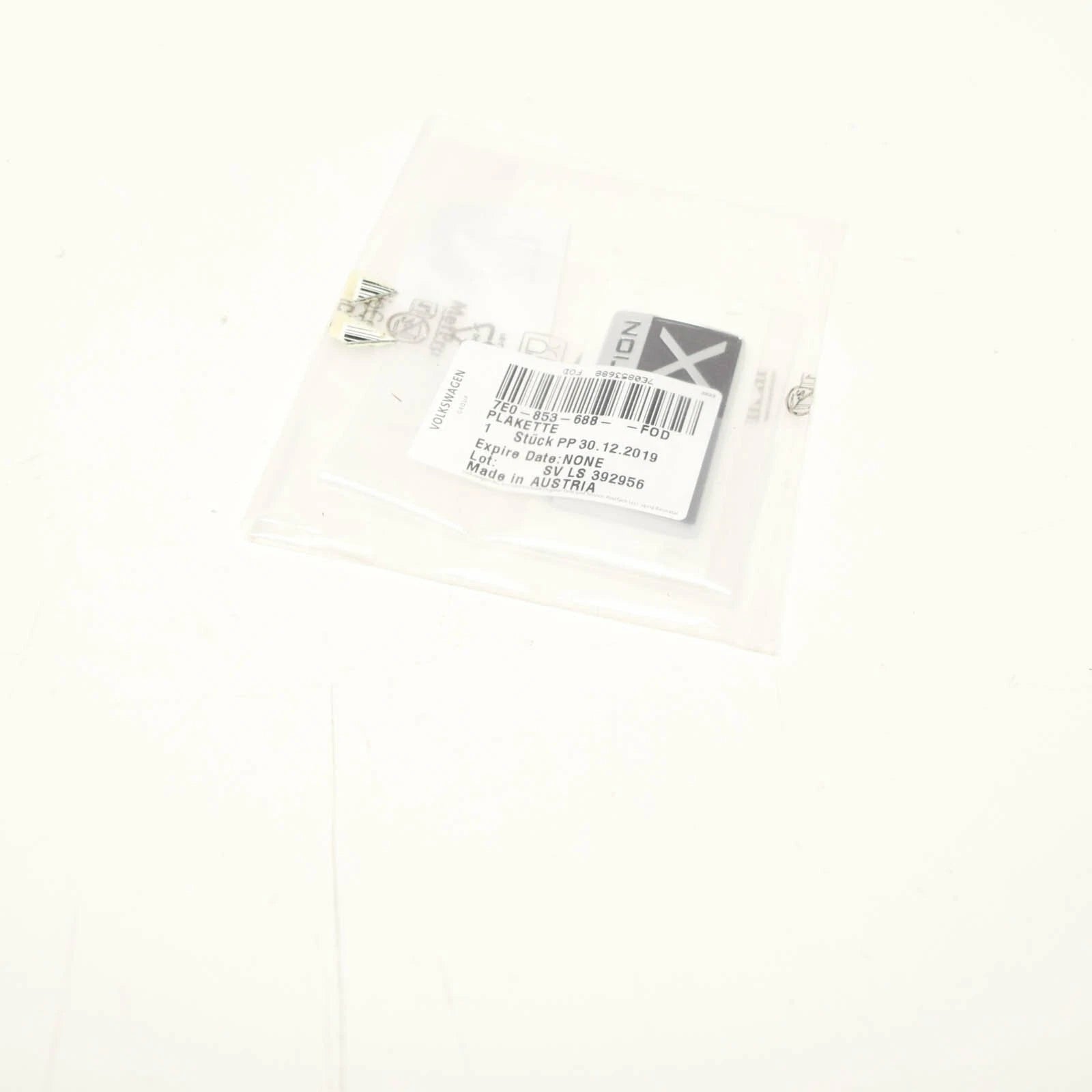 NEW VOLKSWAGEN TRANSPORTER T6 SIDE LOGO SIGN 7E0853688 FOD ORIGINAL