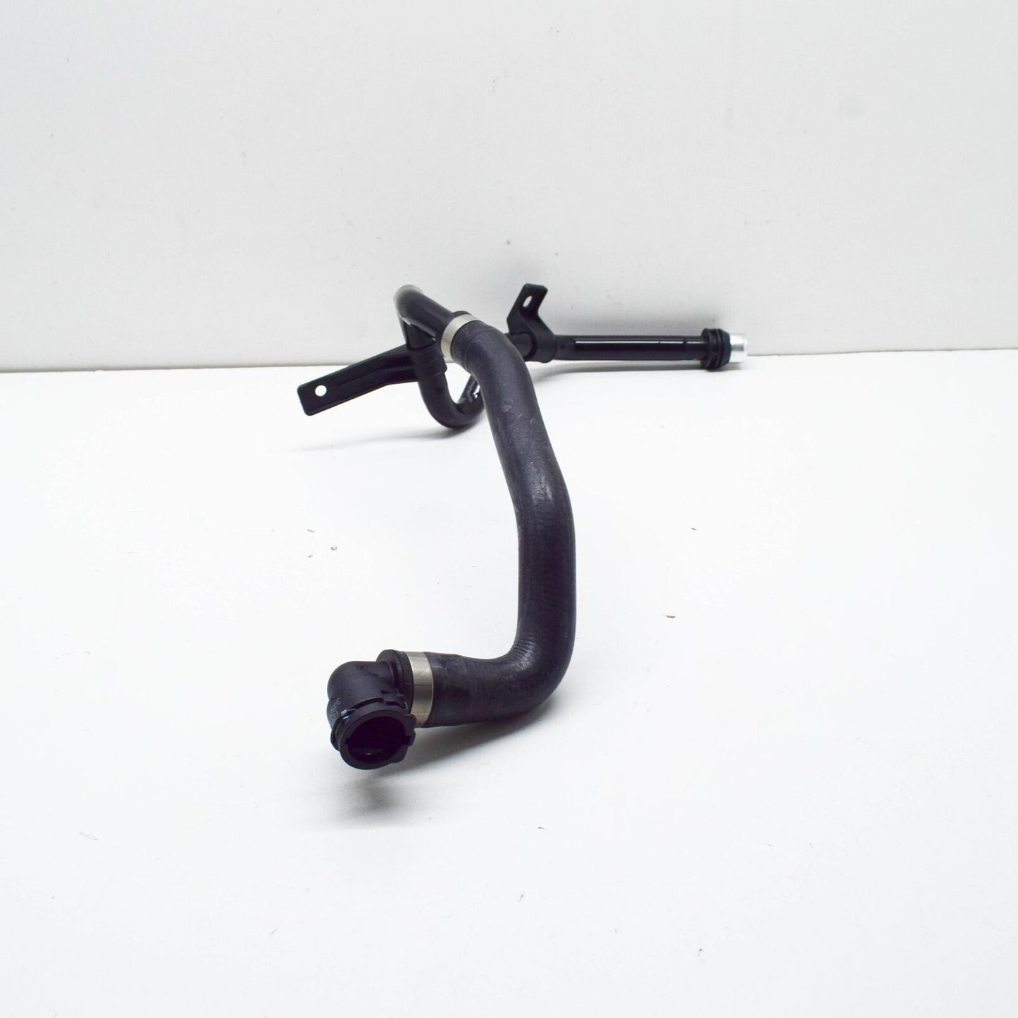 NEW MERCEDES-BENZ EQC COOLANT FILLING HOSE PIPE A2935011600 ORIGINAL