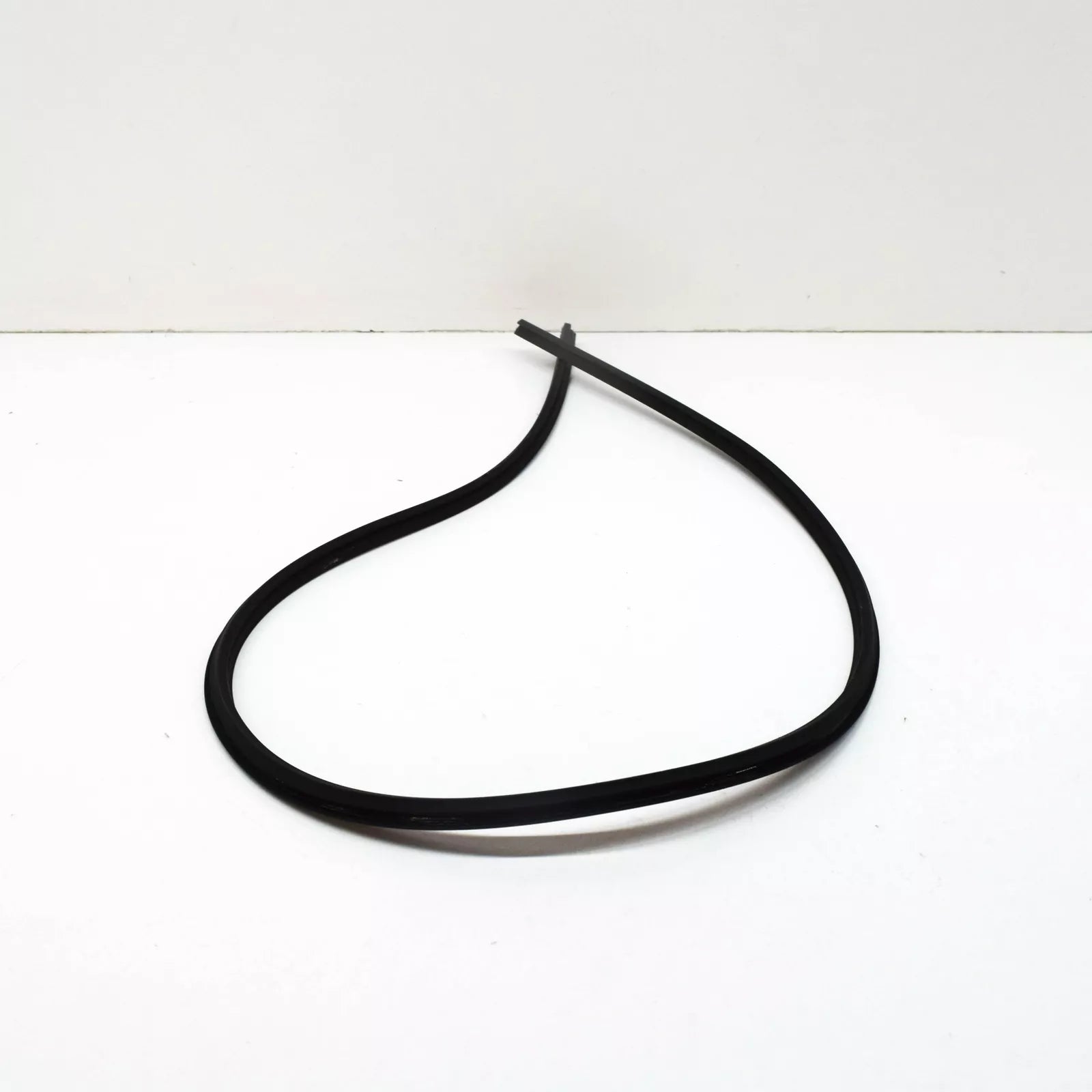 NEW BMW 3 TOURING E30 REAR WINDOW COVER STRIP 51311947248 1947248