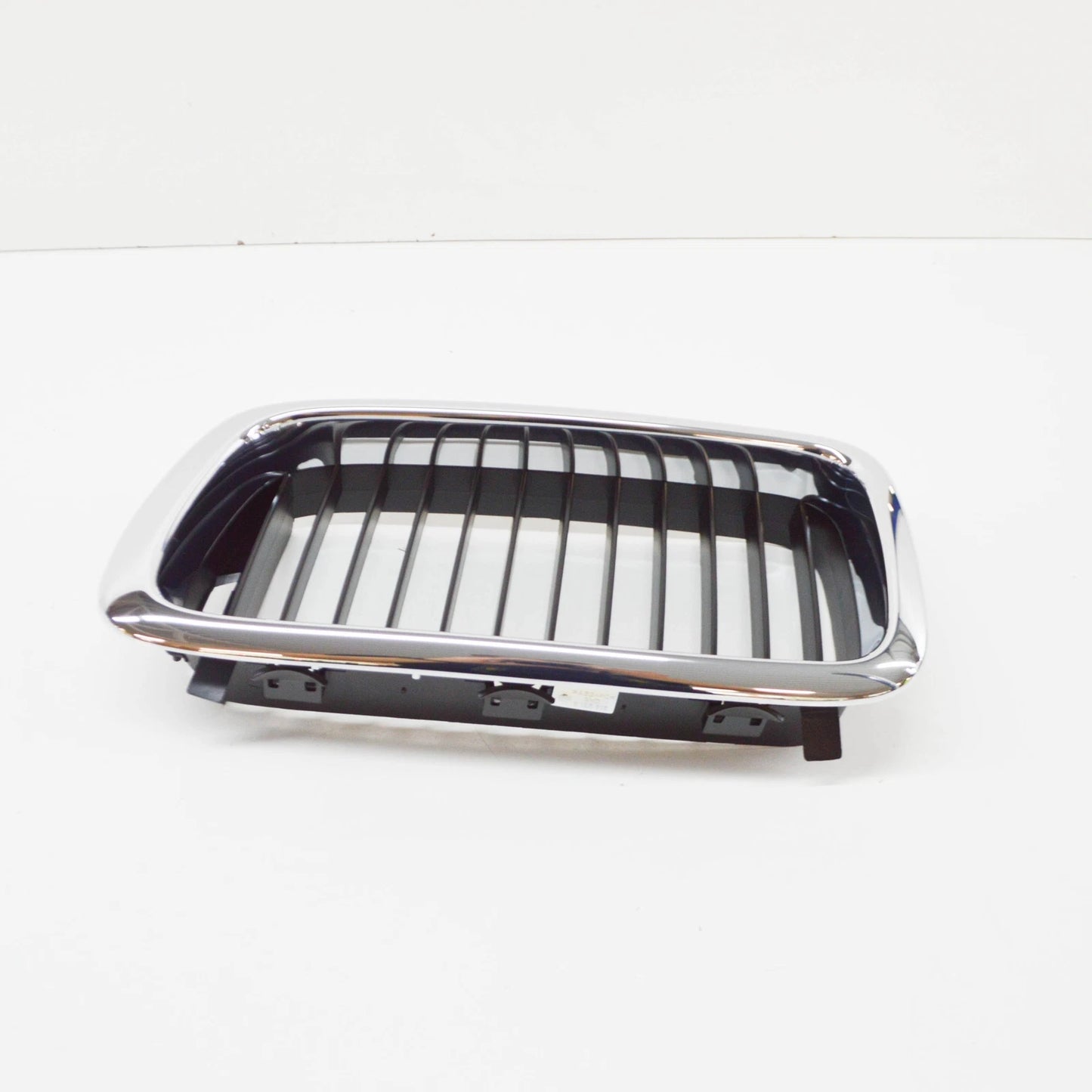 NEW BMW 7 SERIES E38 FRONT RADIATOR KIDNEY GRILLE LEFT 8125811 51138125811