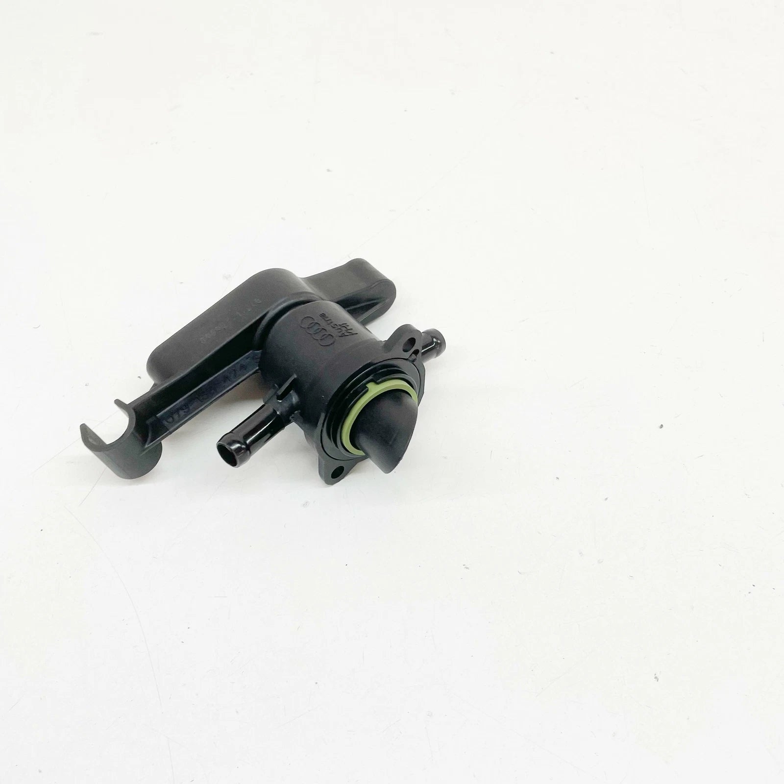 NEW AUDI A6 C6 INTAKE MANIFOLD ADAPTER 079133424S