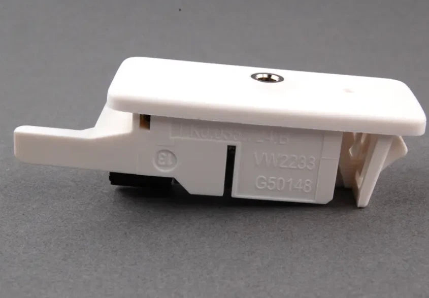 NEW VOLKSWAGEN GOLF 1K MK5 AUX IN-SOCKET 1K0035724B ORIGINAL