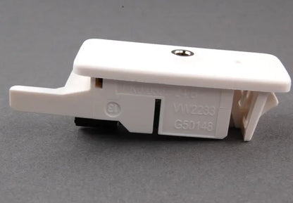 NEW VOLKSWAGEN GOLF 1K MK5 AUX IN-SOCKET 1K0035724B ORIGINAL