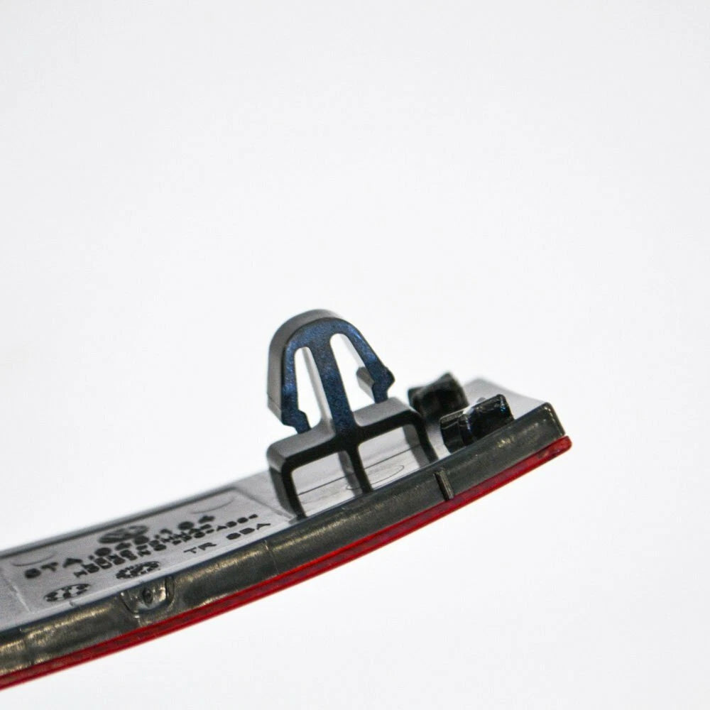 NEW VOLKSWAGEN TOURAN MK2 REAR BUMPER RIGHT SIDE REFLECTOR 5TA945104 ORIGINAL