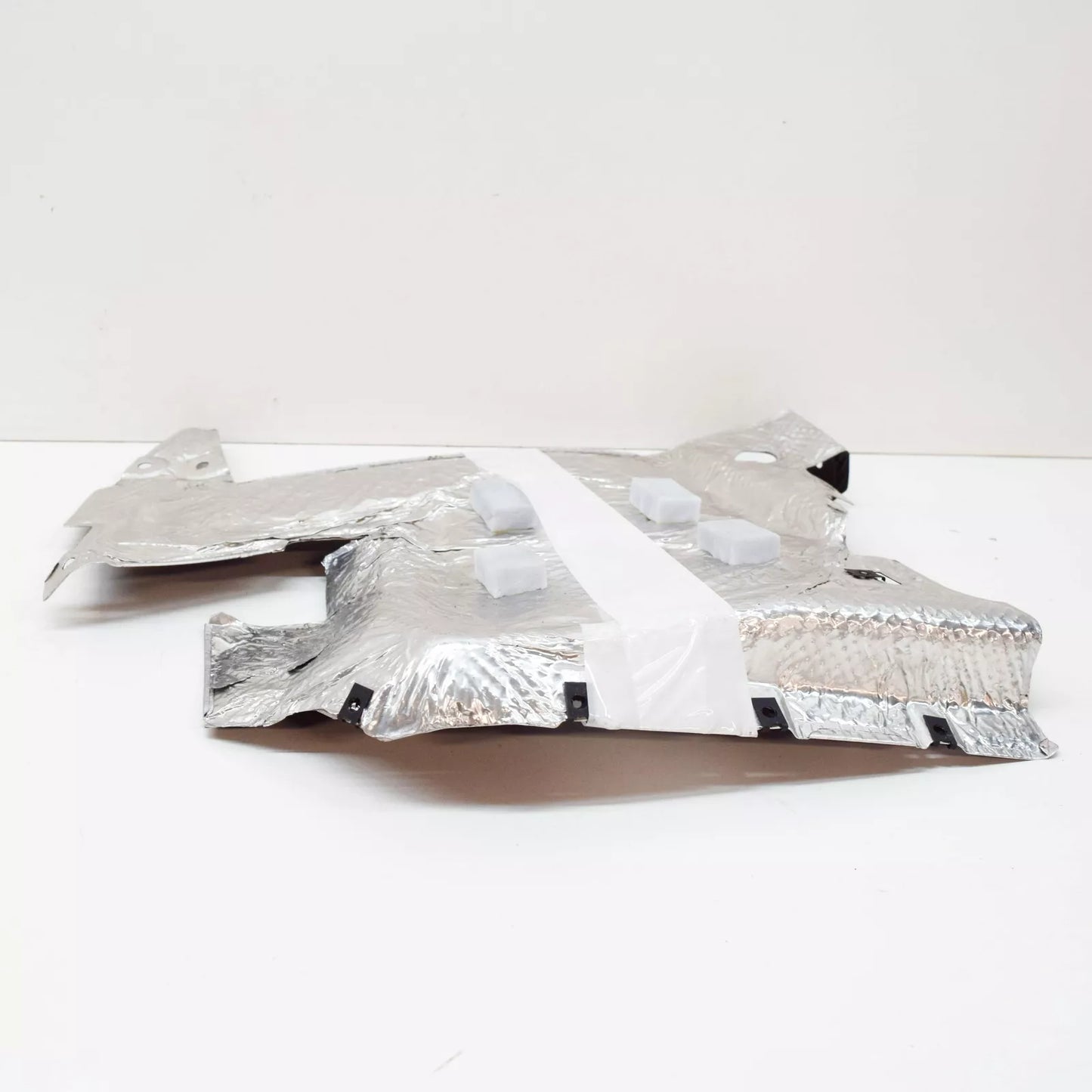 NEW AUDI R8 42 REAR UPPER LEFT HEAT SHIELD PLATE 420825645C