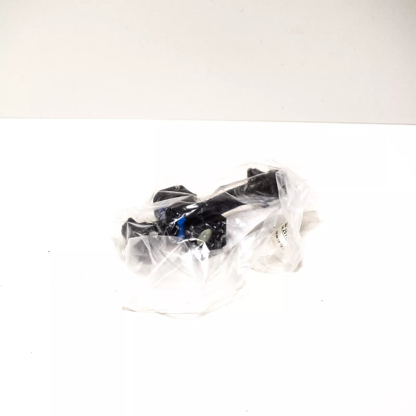 NEW VOLKSWAGEN AMAROK 2H FRONT DOOR CATCH LEFT OR RIGHT 2H0837249