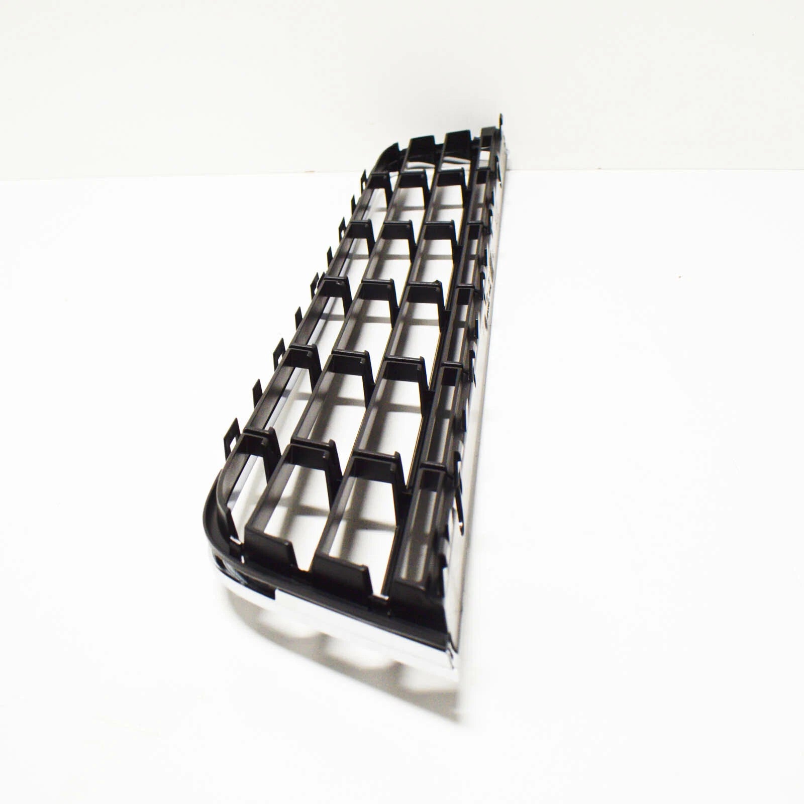 NEW VOLKSWAGEN PASSAT B6 FRONT BUMPER LOWER CENTER GRILLE 3C0853671C9B9