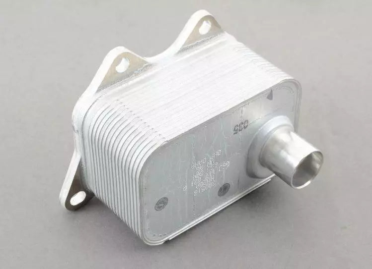 NEW VOLKSWAGEN CC ENGINE OIL COOLER 06J117021Q ORIGINAL