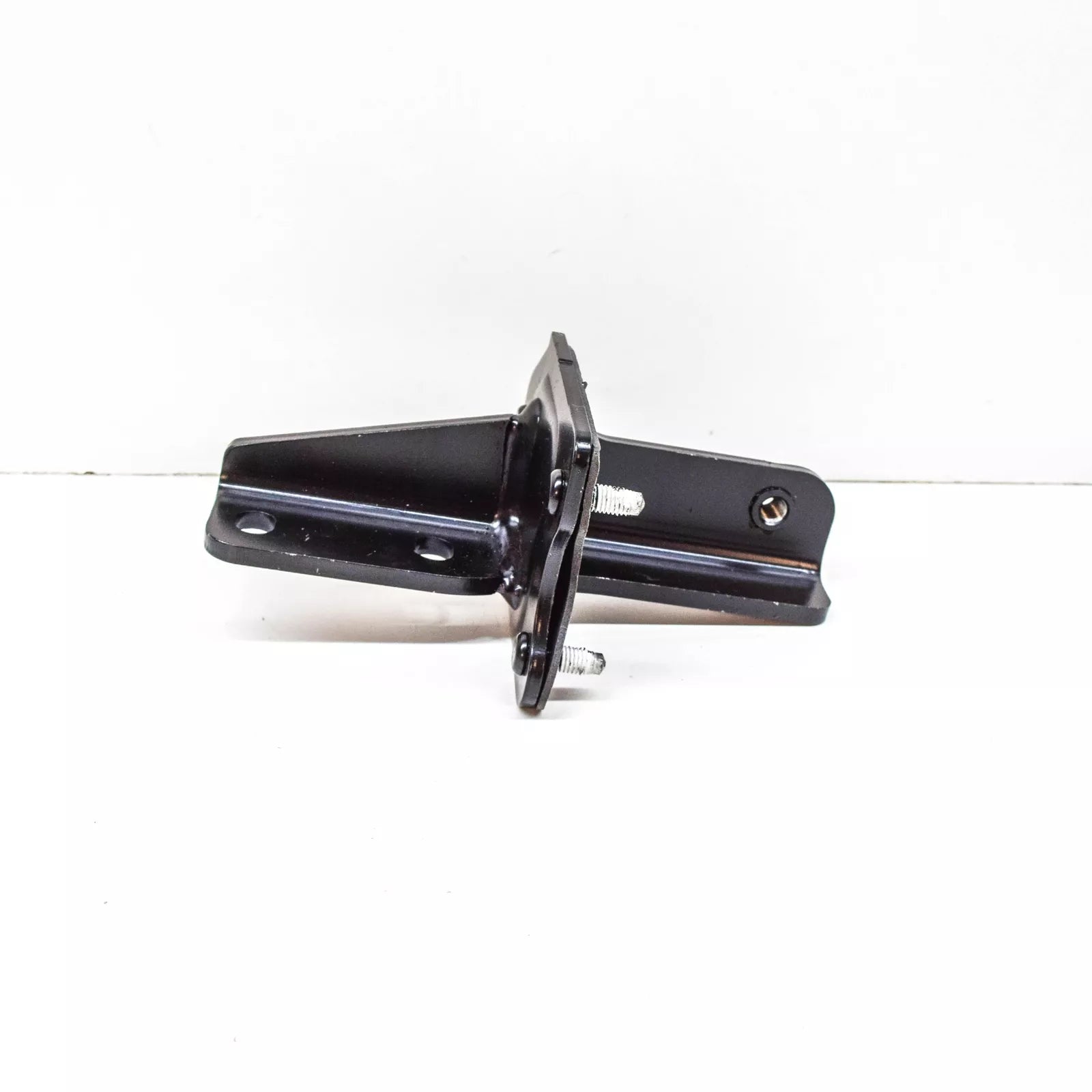 NEW MERCEDES-BENZ C W205 TRAILER COUPLING LEFT REINFORCEMENT A2056100125