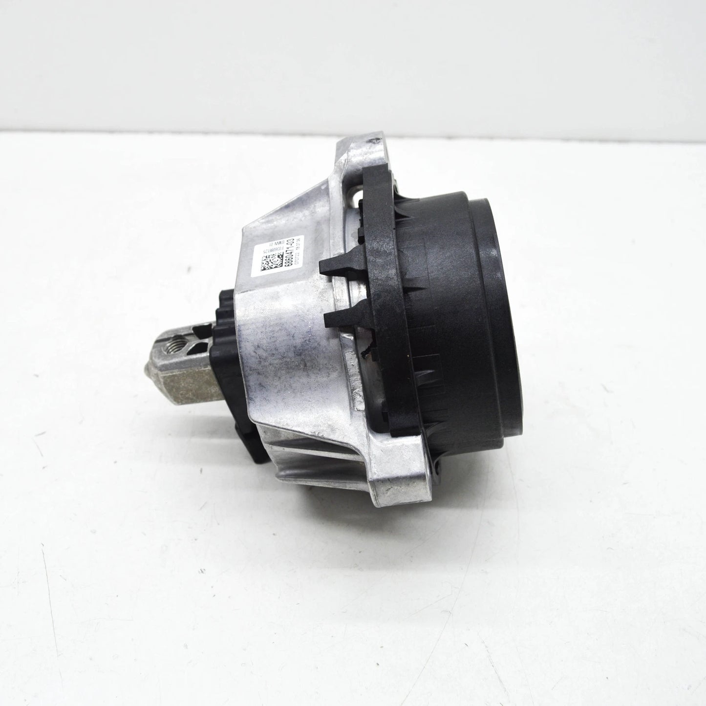 NEW BMW 5 G30 LEFT SIDE ENGINE MOUNT 22116860471 ORIGINAL