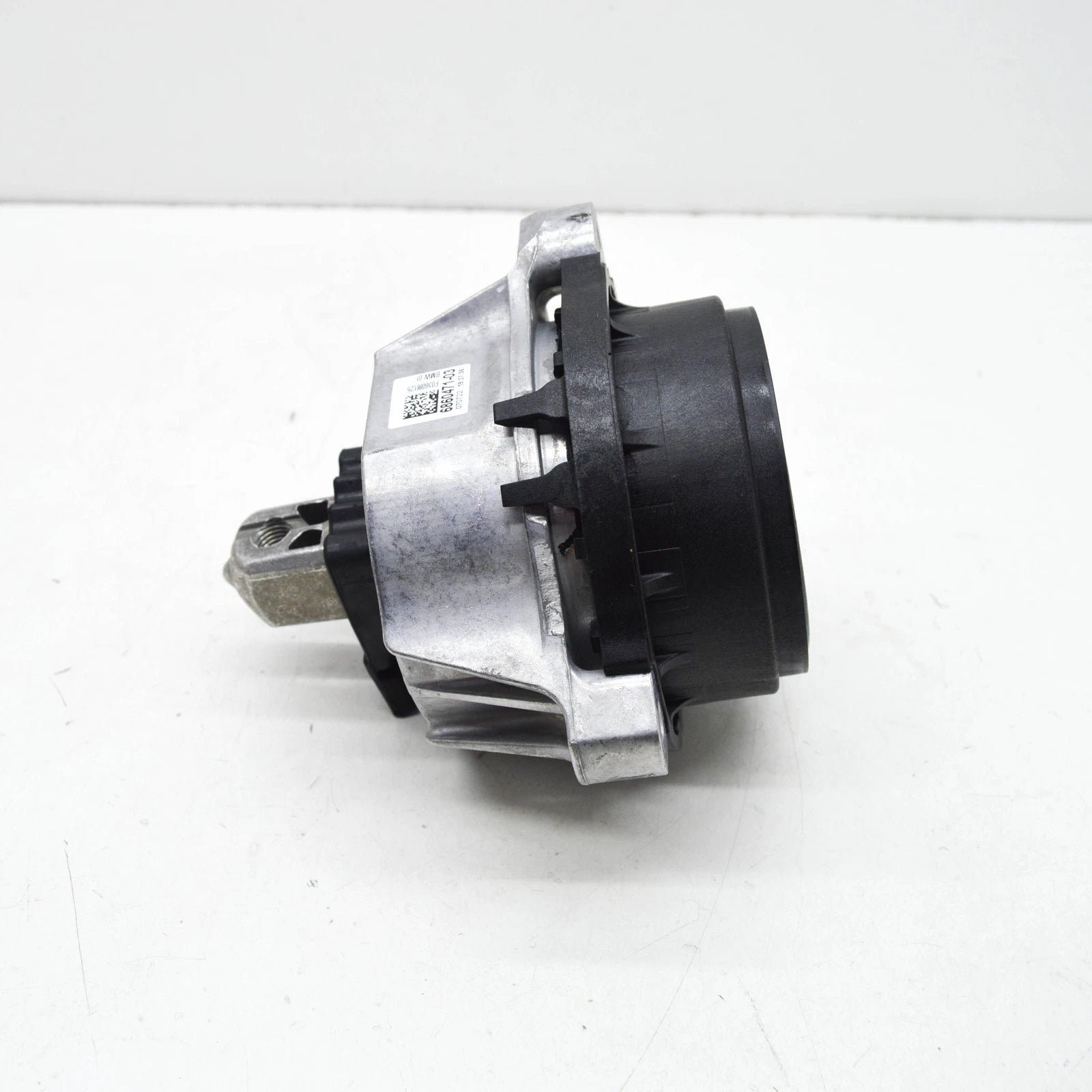 NEW BMW 5 G30 LEFT SIDE ENGINE MOUNT 22116860471 ORIGINAL