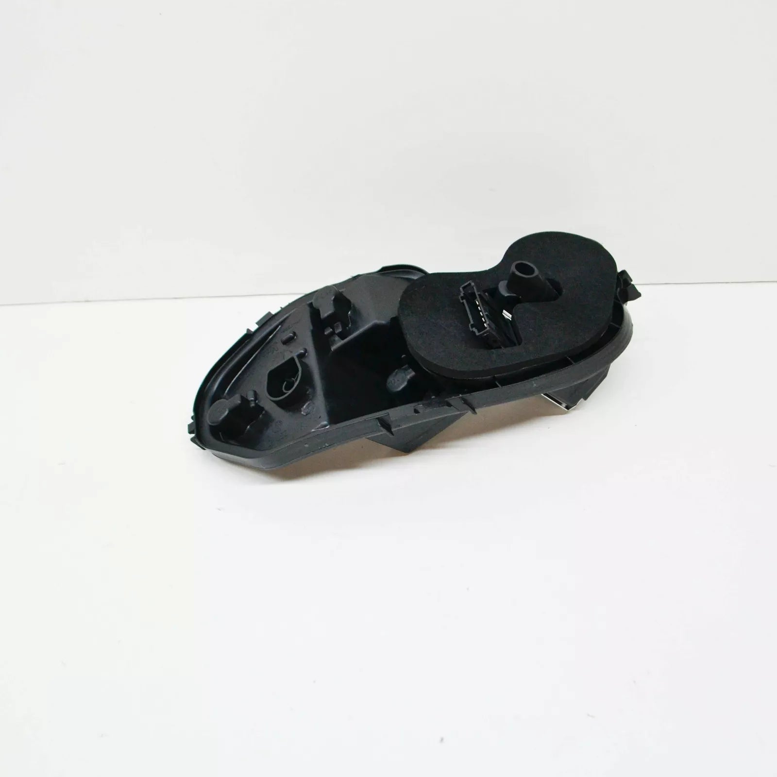 NEW VOLKSWAGEN SCIROCCO REAR LEFT TAIL LIGHT BULB HOLDER 1K8945257C 2012