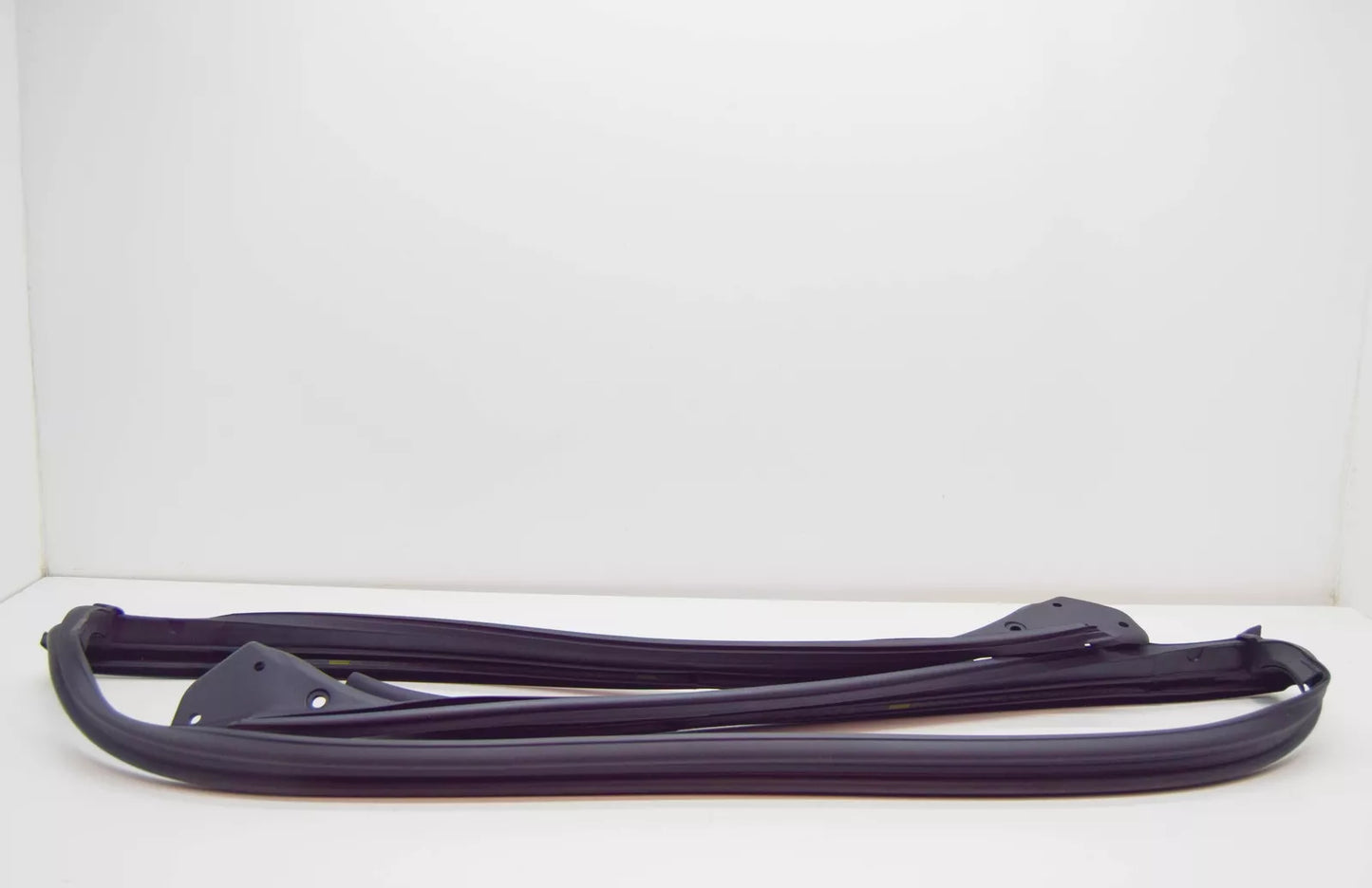 NEW MERCEDES-BENZ E CABRIO A207 WINDSHIELD SEALING FRAME A2076710120 ORIGINAL