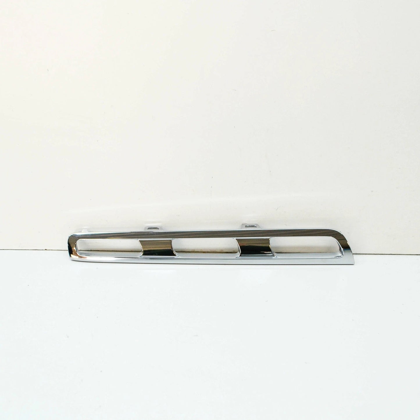 NEW MERCEDES-BENZ GLA H247 FRONT RIGHT BUMPER GRILLE MOLDING A2478884600