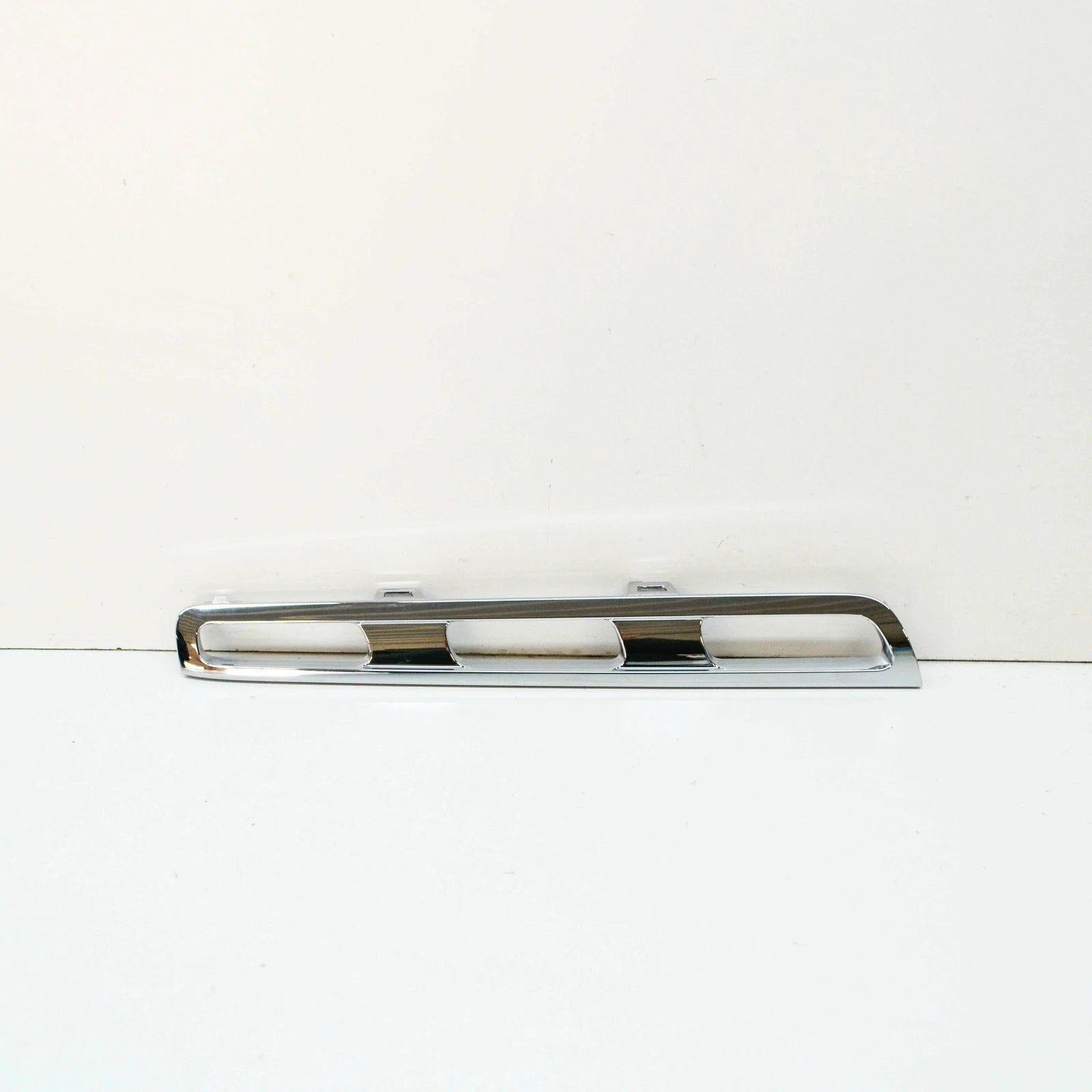 NEW MERCEDES-BENZ GLA H247 FRONT RIGHT BUMPER GRILLE MOLDING A2478884600