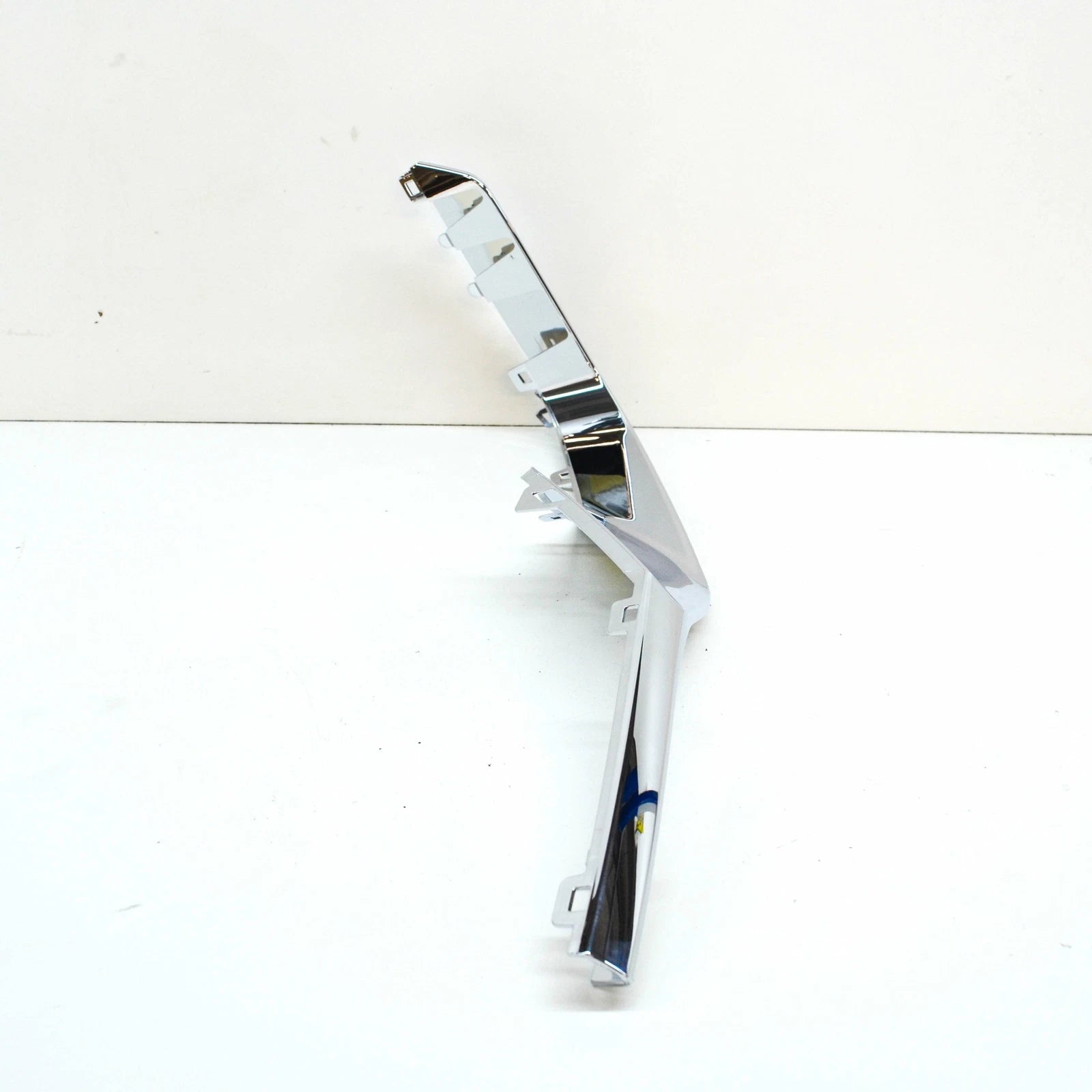 NEW BMW X7 G07 FRONT LEFT LOWER GRILLE MOULDING LUXURY 51117470329 ORIGINAL