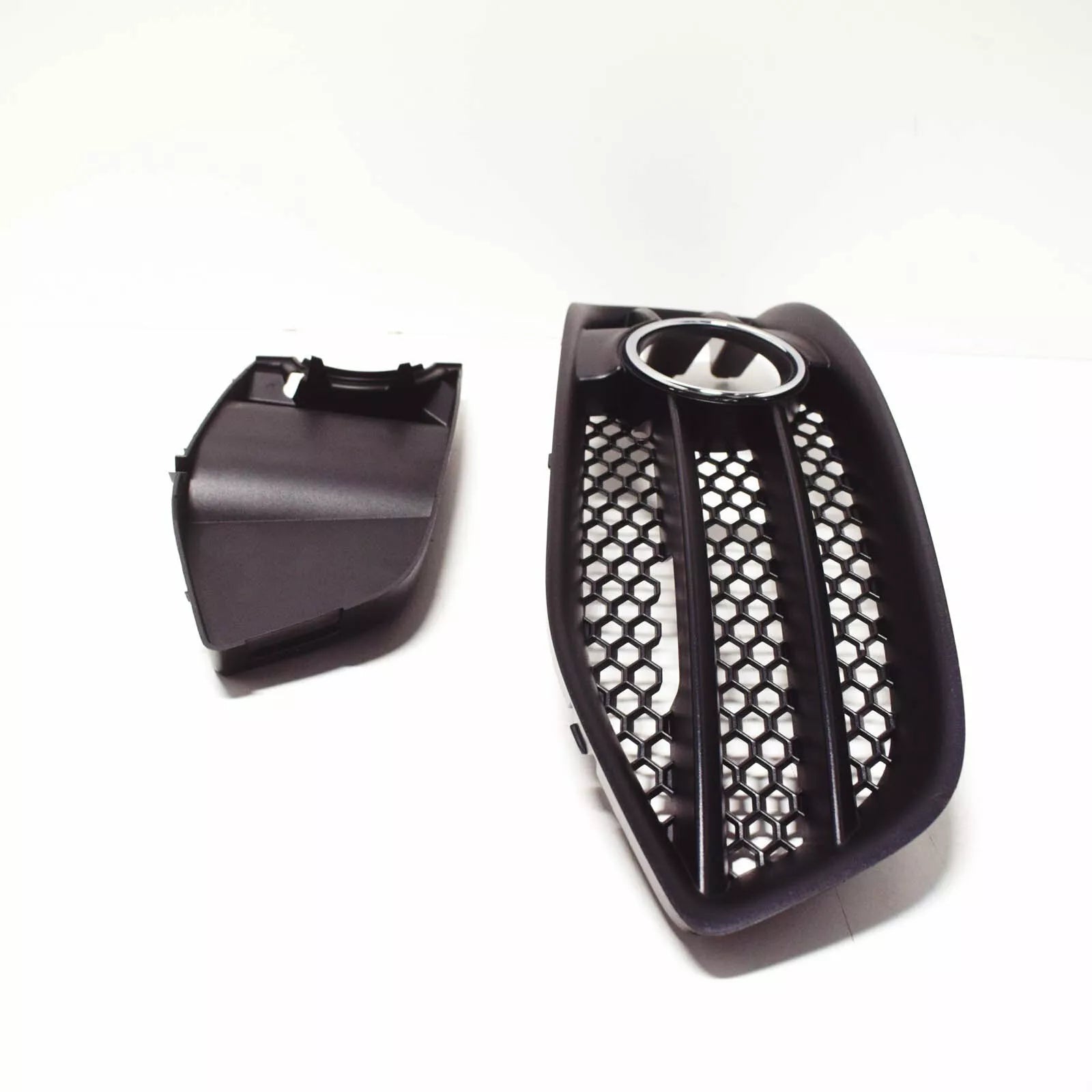 NEW AUDI A3 S3 8P RIGHT FOG LIGHT GRILLE 8P0807682G9B9 8P0807682G