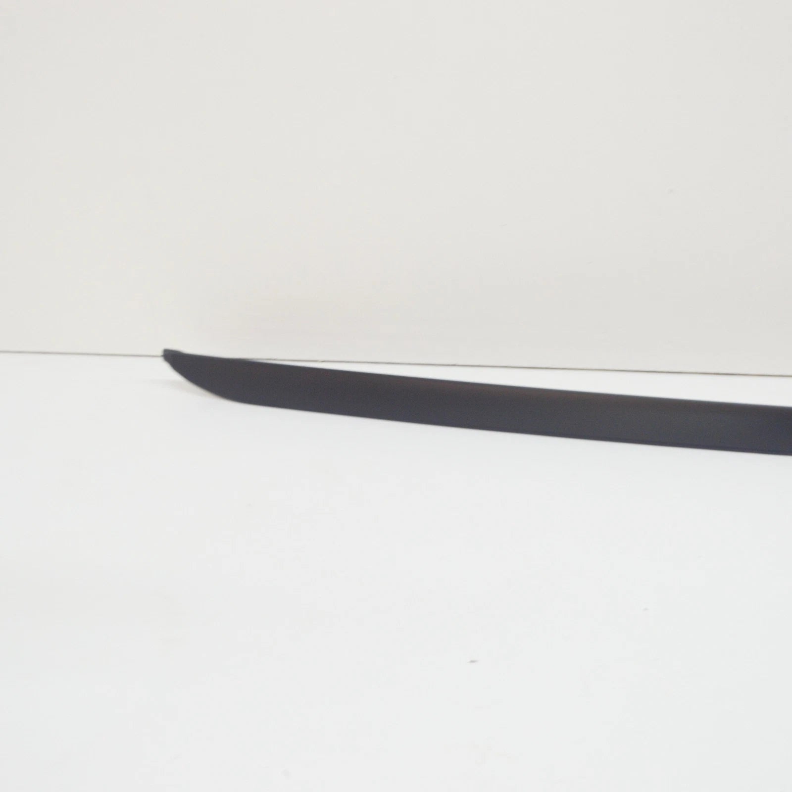 NEW BMW 5 E60 FRONT WINDSHIELD RIGHT DRIP MOULDING 51317045448 7045448 ORIGINAL