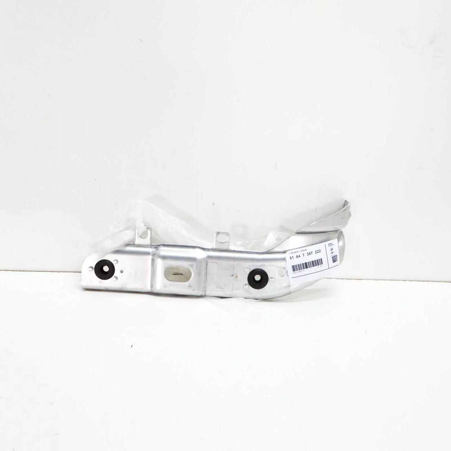 NEW BMW 5 G30 RIGHT LOWER RADIATOR SUPPORT BRACKET 51647357222 ORIGINAL