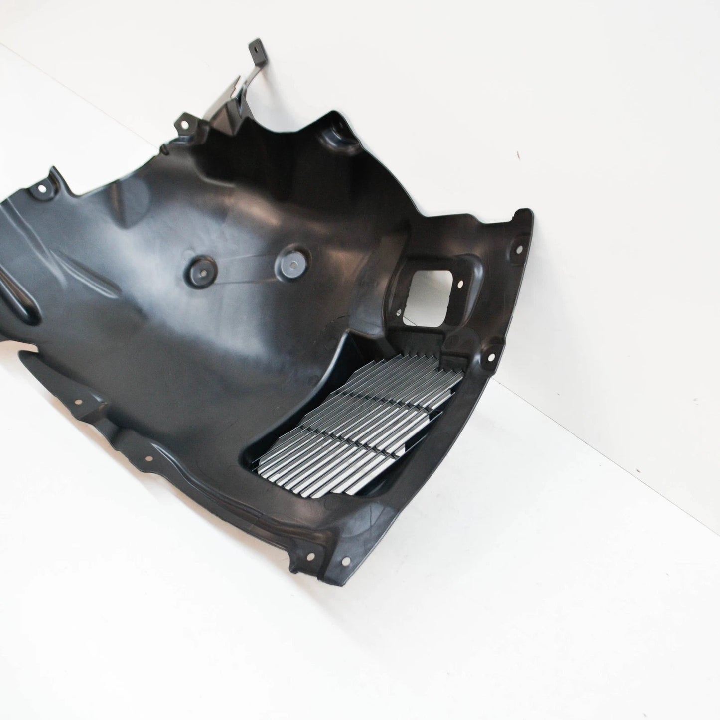 NEW BMW 3 G20,G28 FRONT LEFT INNER FENDER FRONT PART 7340909 51717340909