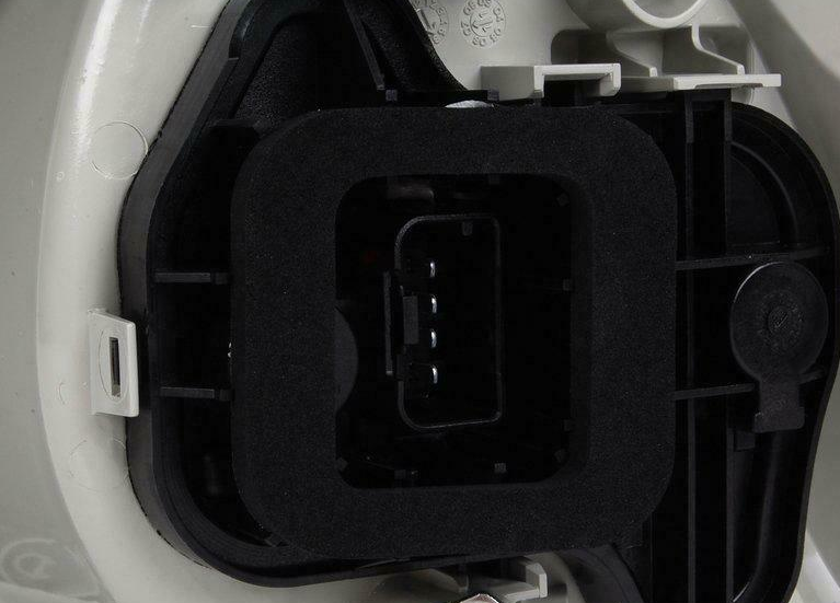 new vw golf mk5 rear left outer taillight 1k6945095aa original