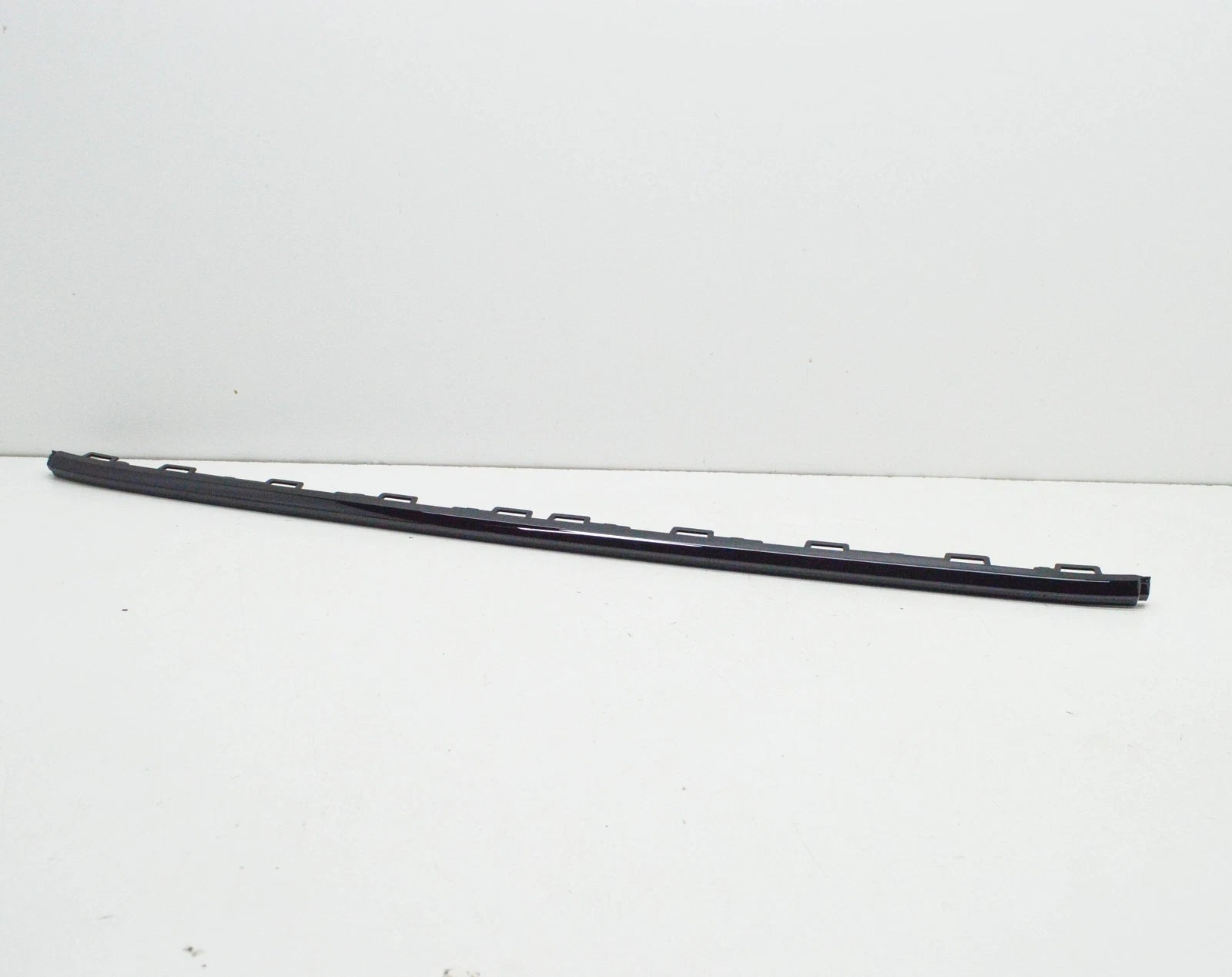 NEW AUDI E-TRON SPORTBACK FRONT BUMPER CENTER MOLDING TRIM 4KE853057Y9B