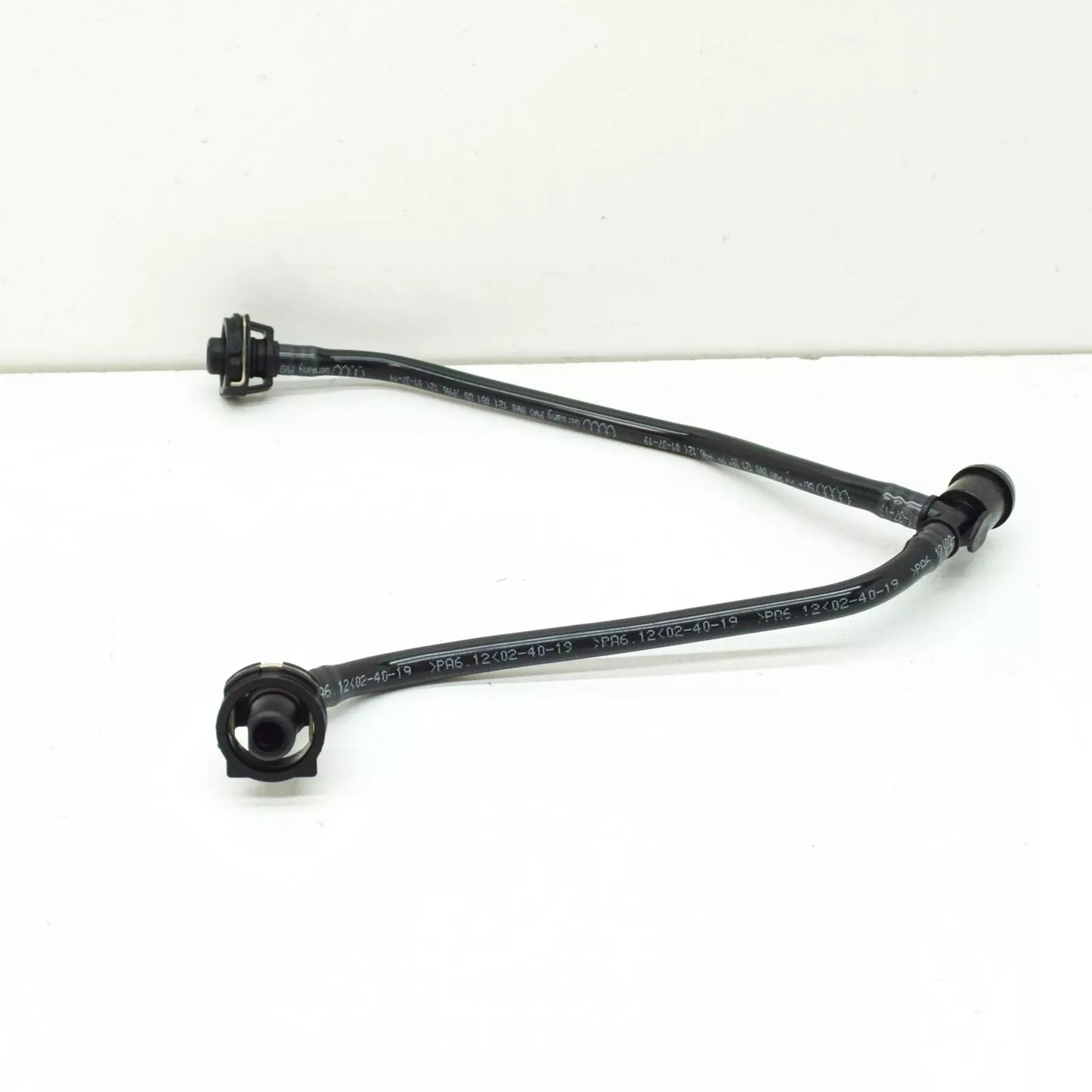 NEW AUDI A5 SPORTBACK F5 ENGINE BREATHER LINE 8W0121081DS ORIGINAL