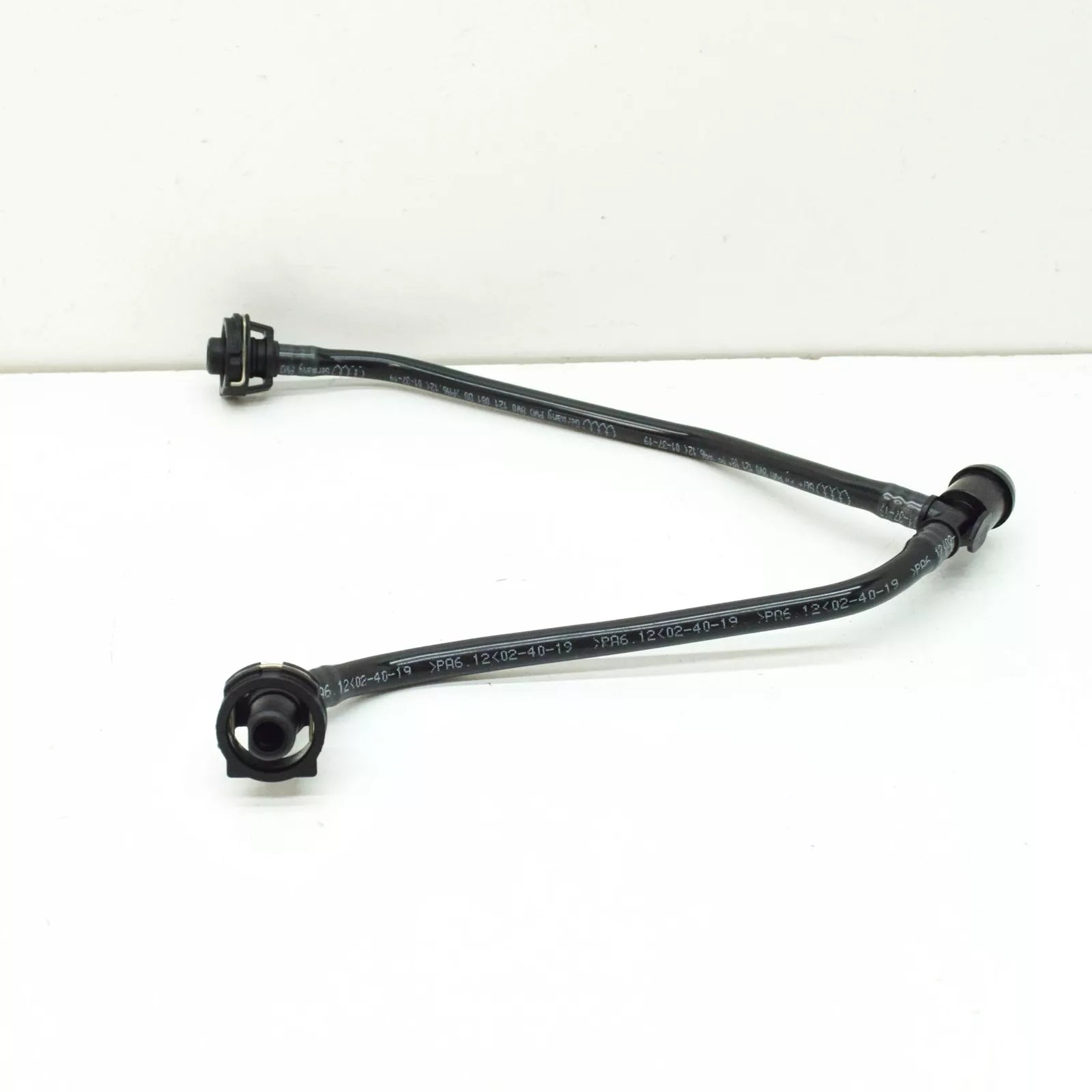 NEW AUDI A5 SPORTBACK F5 ENGINE BREATHER LINE 8W0121081DS ORIGINAL