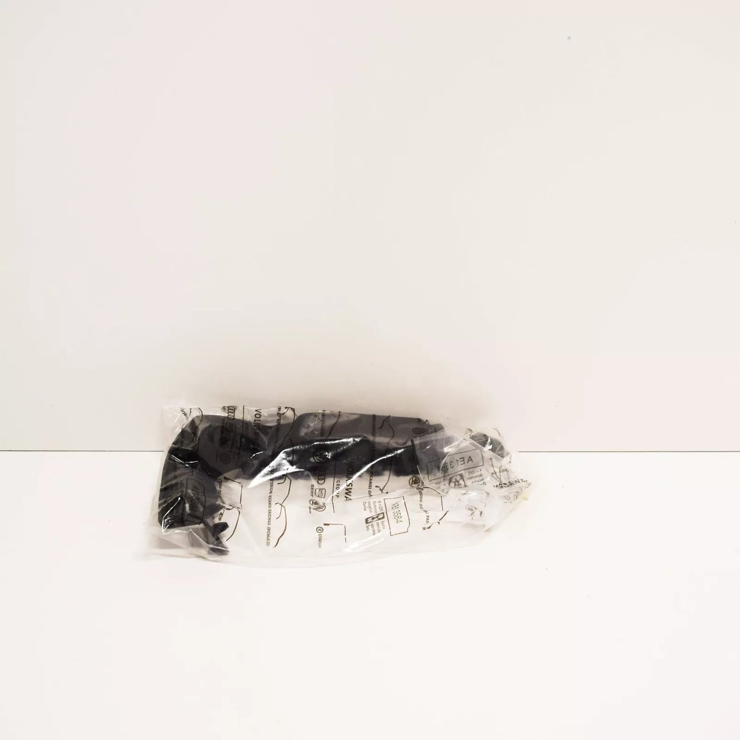 NEW AUDI A3 8V FRONT BUMPER LEFT SIDE SUPPORT BRACKET 8V3807183A ORIGINAL