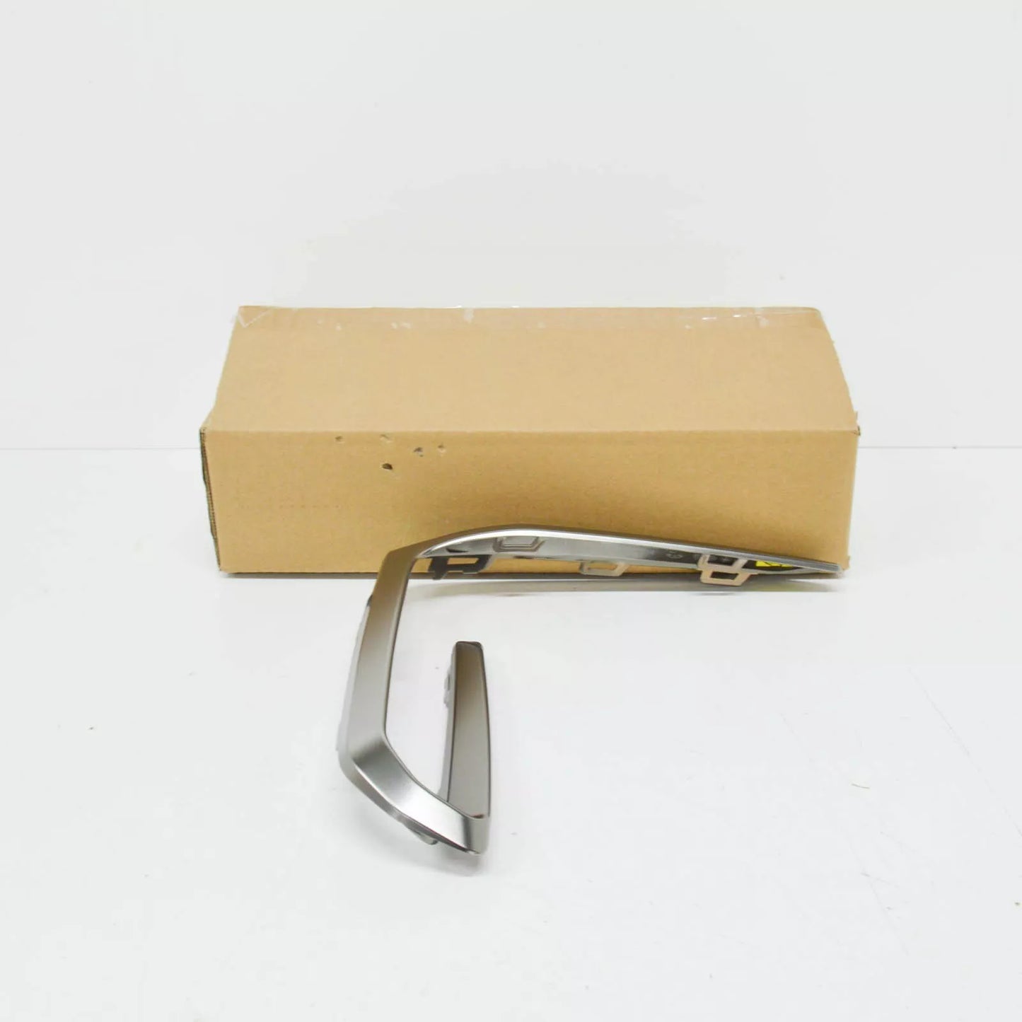 NEW BMW X5 G05 FRONT RIGHT BUMPER GRILLE TRIM 51118092670 GENUINE