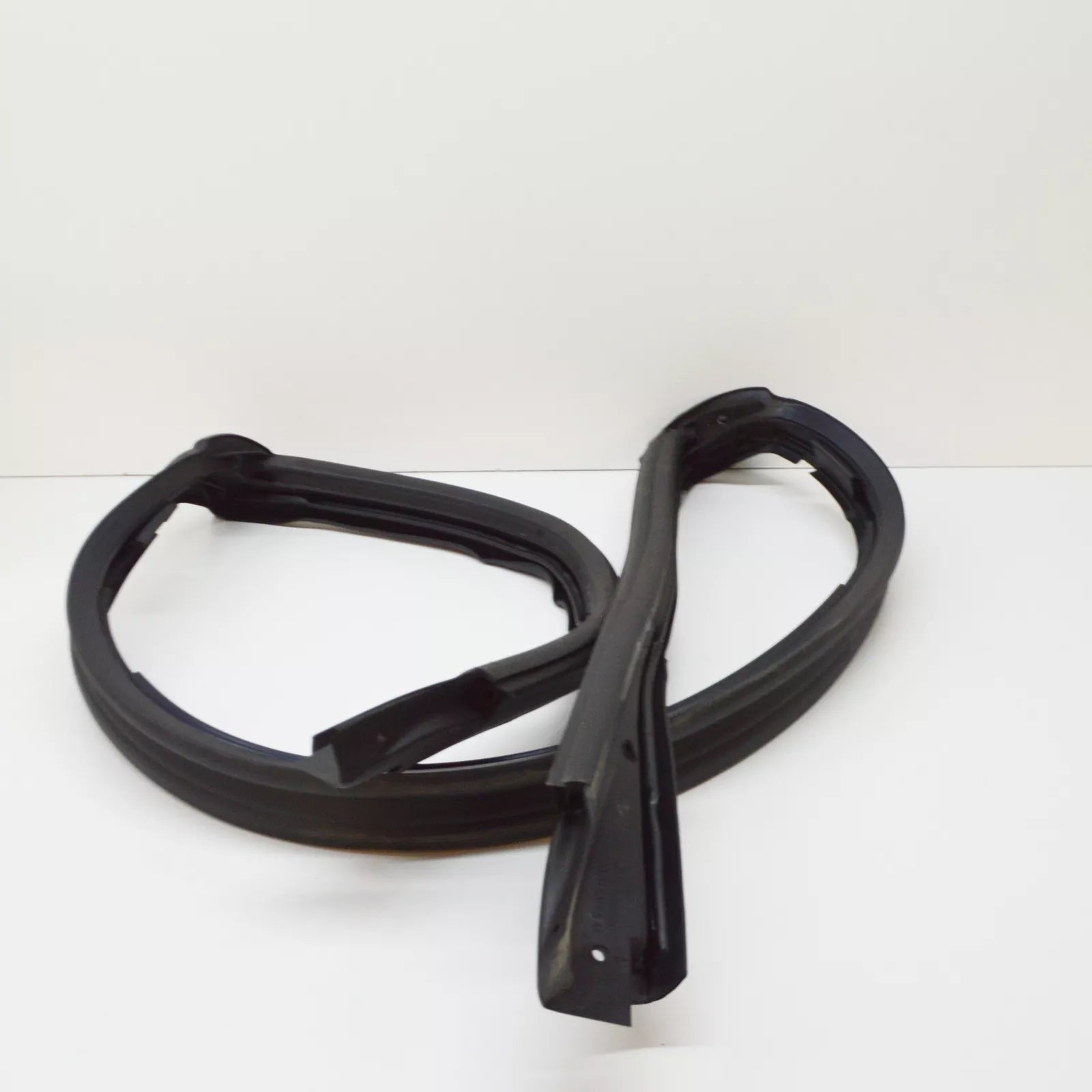 NEW MERCEDES-BENZ A W176 FRONT DOOR EDGE GUARD SEAL A1766920076 ORIGINAL