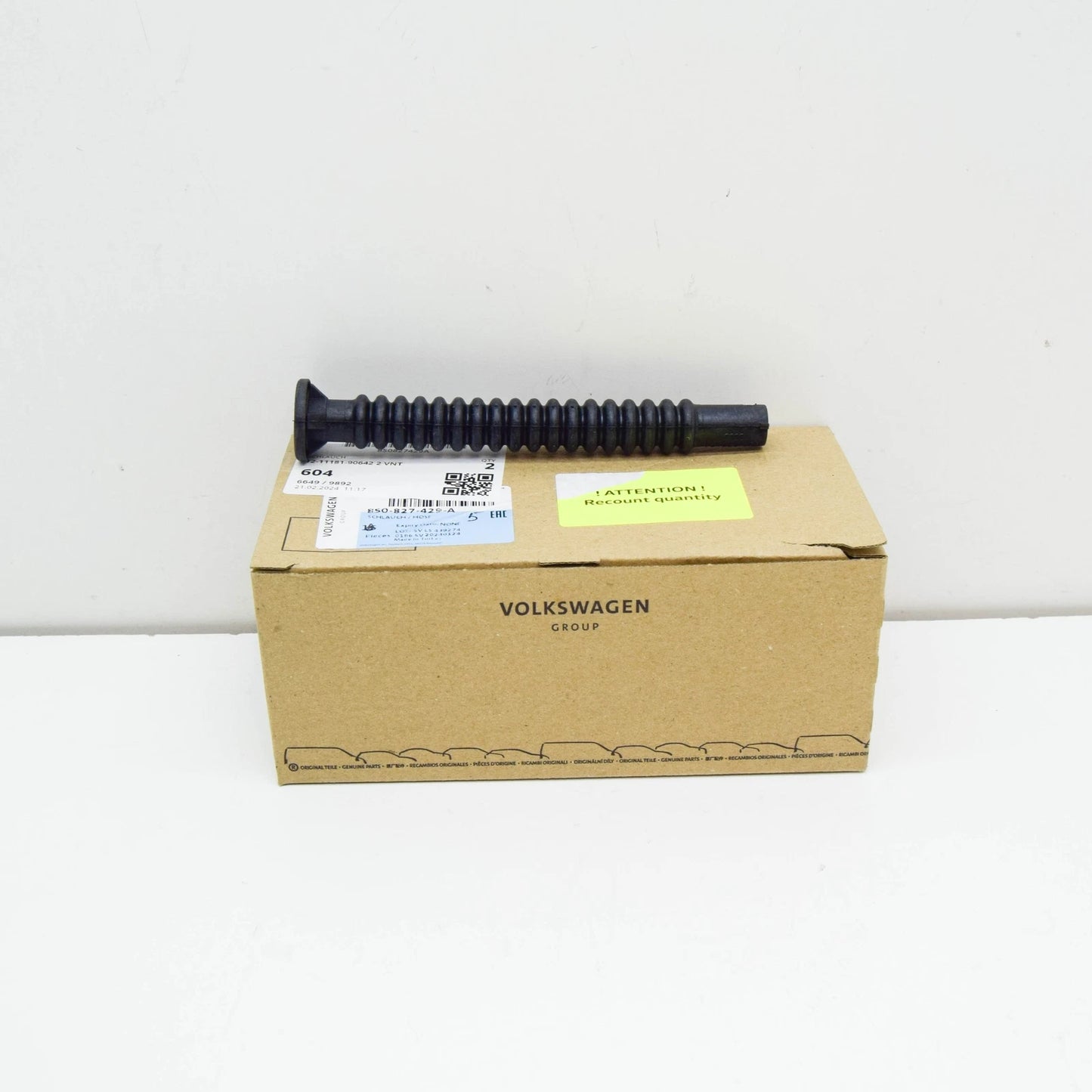 NEW AUDI E-TRON GT REAR LID WATER DRAINAGE HOSE 8S0827429A ORIGINAL