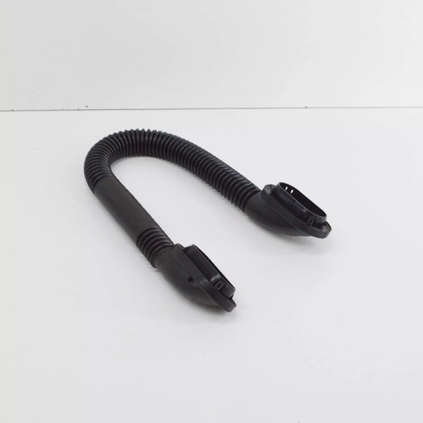 NEW VW CRAFTER 2F REAR RIGHT WING DOOR GROMMET 2E0906376H ORIGINAL