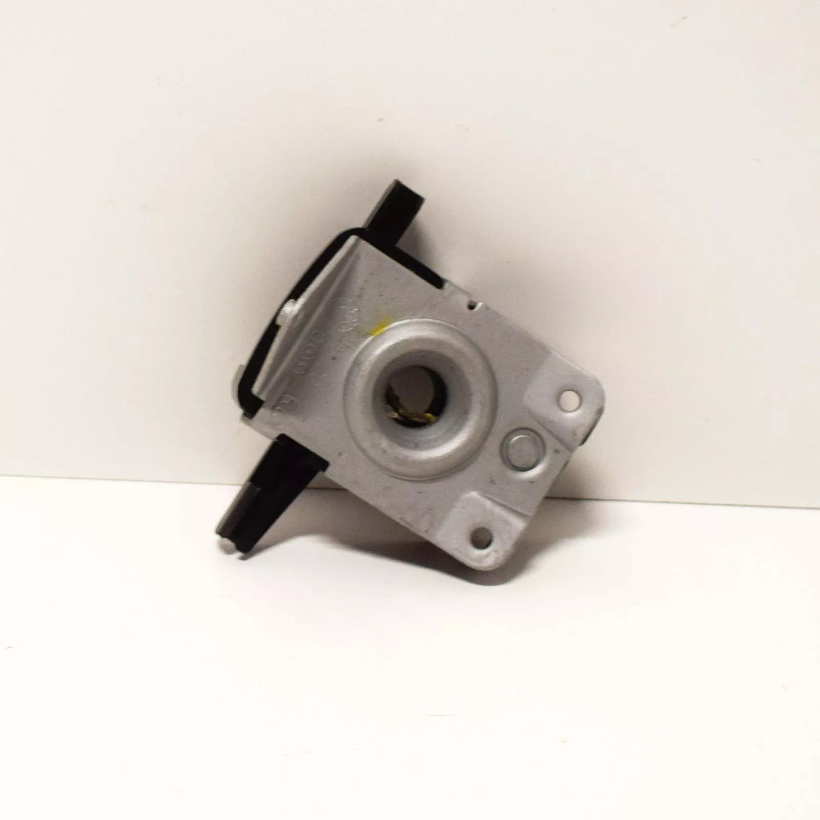 NEW BMW 3 E36 RIGHT LOWER BONNET LOCK CATCH RHD 51231977636 ORIGINAL