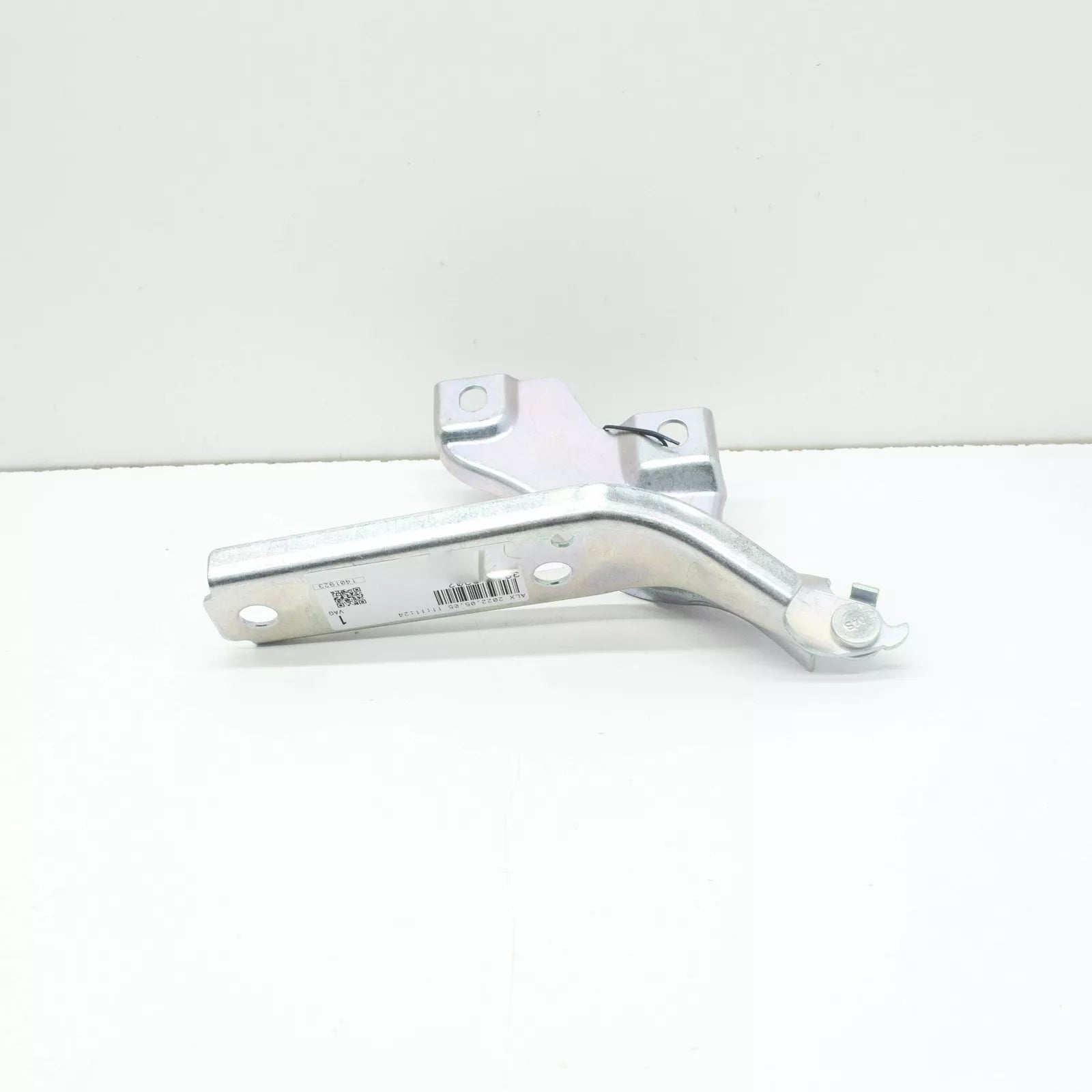 NEW VW PASSAT ALLTRACK B8 FRONT RIGHT BONNET HOOD HINGE 3G0823302