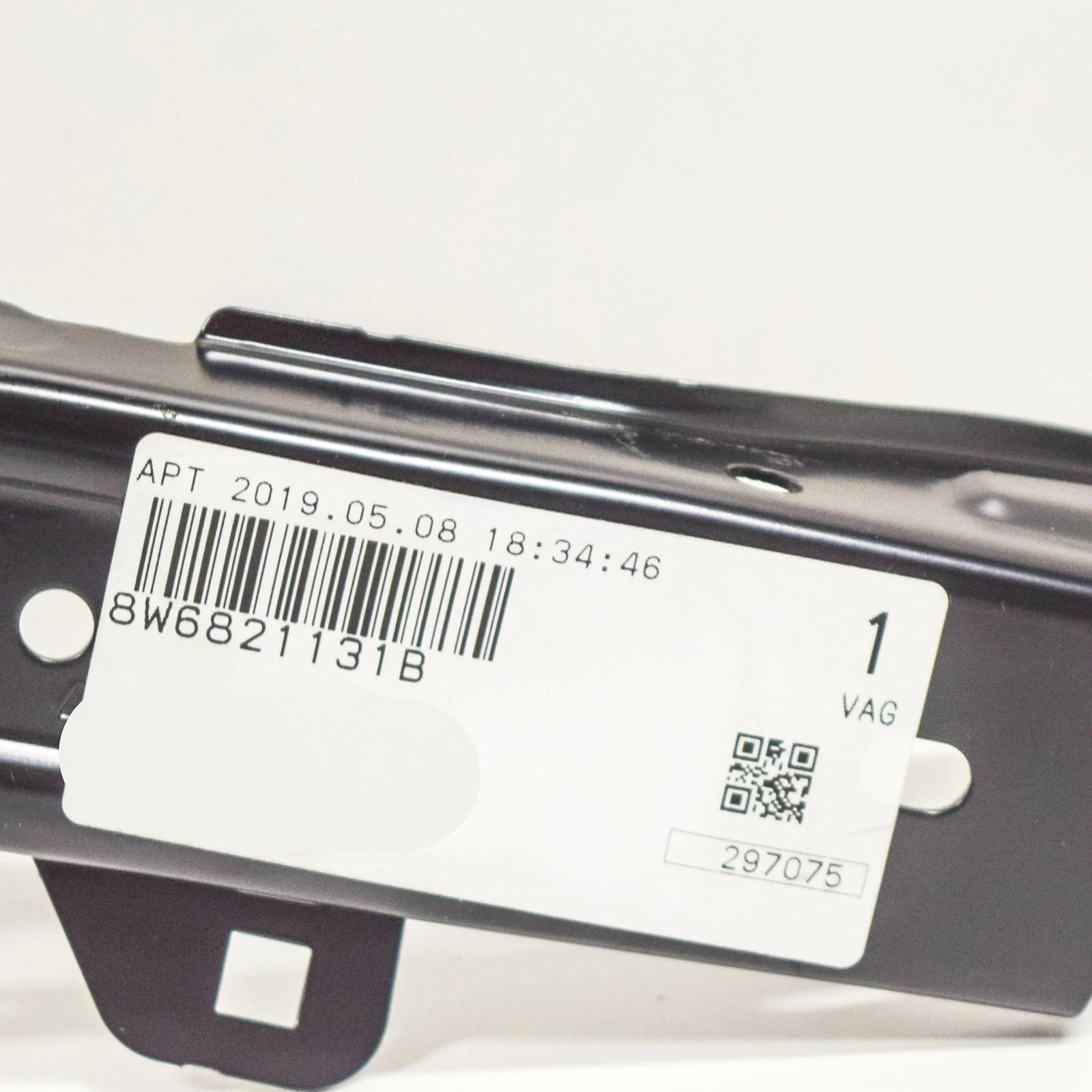 NEW AUDI A5 8W6 FRONT LEFT FENDER WING BRACKET 8W6821131B