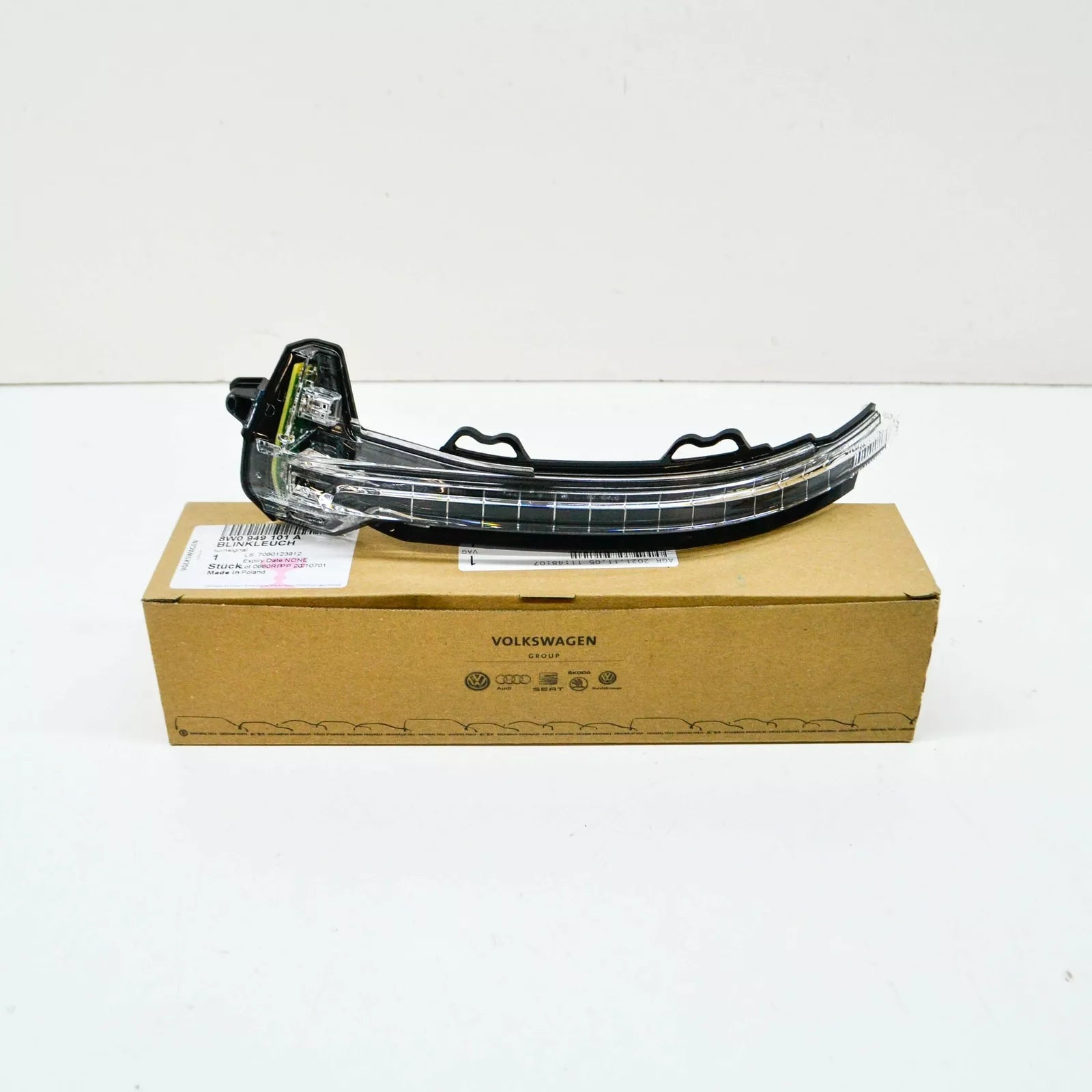 NEW AUDI A4 B9 FRONT LEFT DOOR MIRROR TURN INDICATOR SIGNAL 8W0949101A