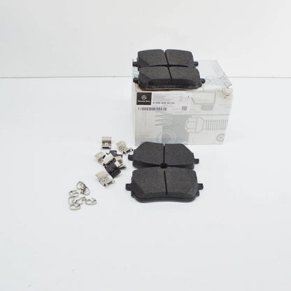NEW MERCEDES-BENZ GLB X247 FRONT WHEEL BRAKE PAD SET A0004205303 ORIGINAL