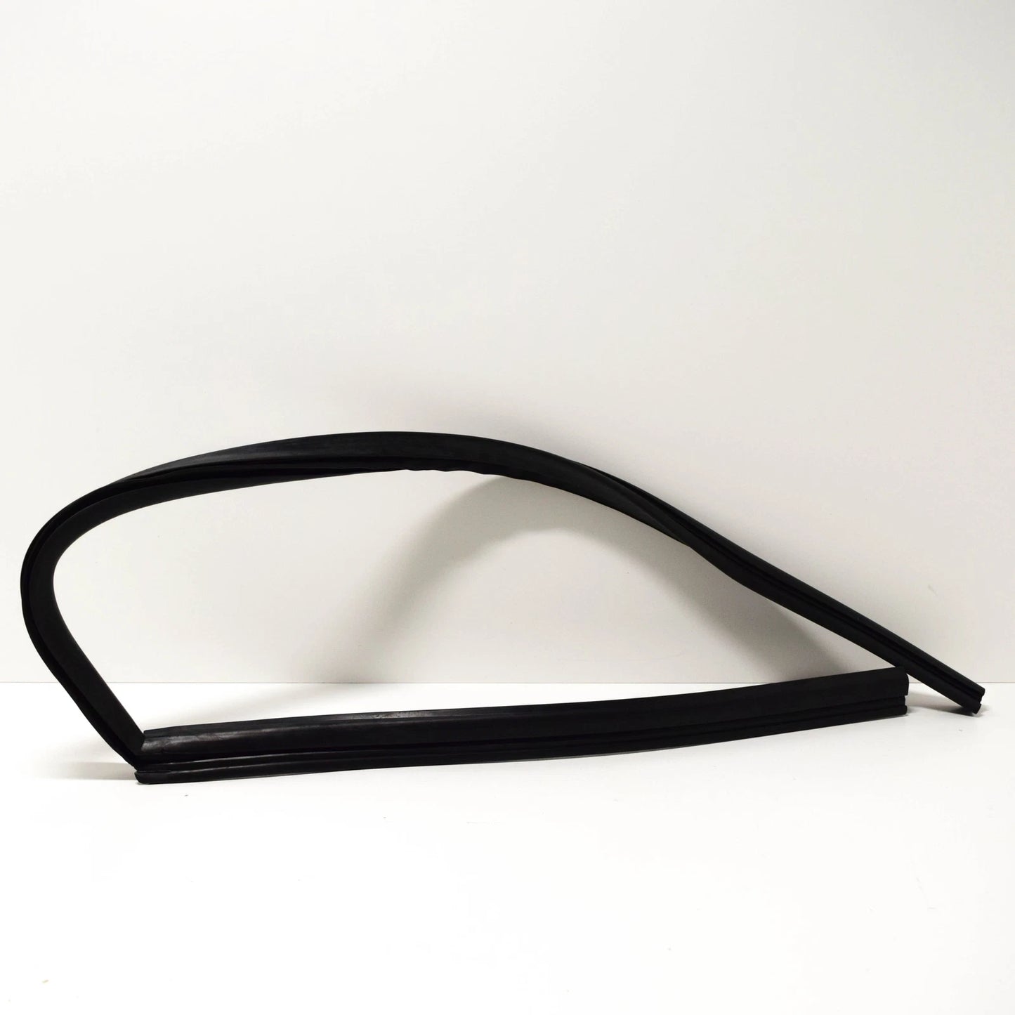 NEW BMW 1502 RIGHT VENT WINDOW GASKET SEAL 51367441113 7441113 ORIGINAL