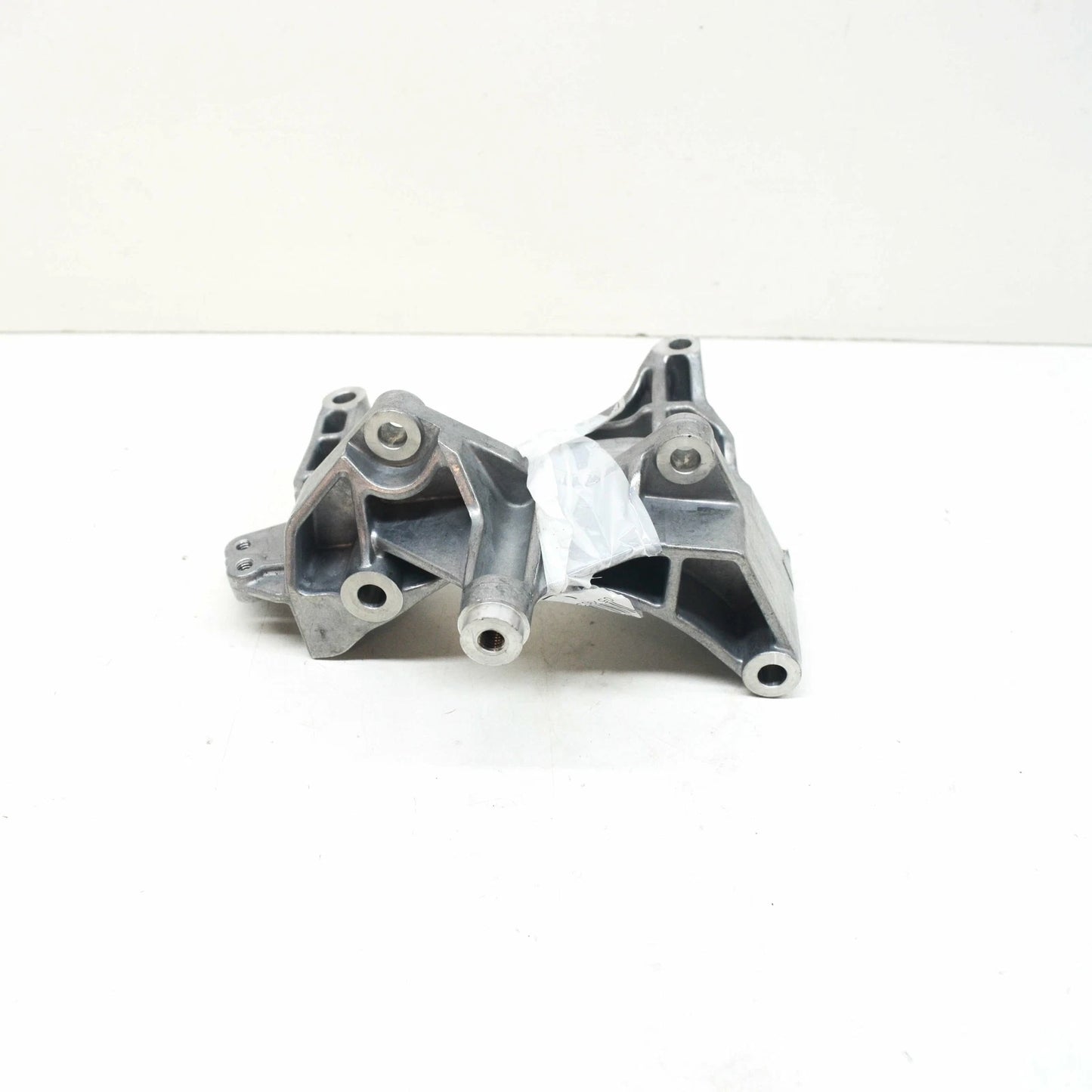 NEW AUDI Q7 4M ALTERNATOR BRACKET HOLDER 057903143L