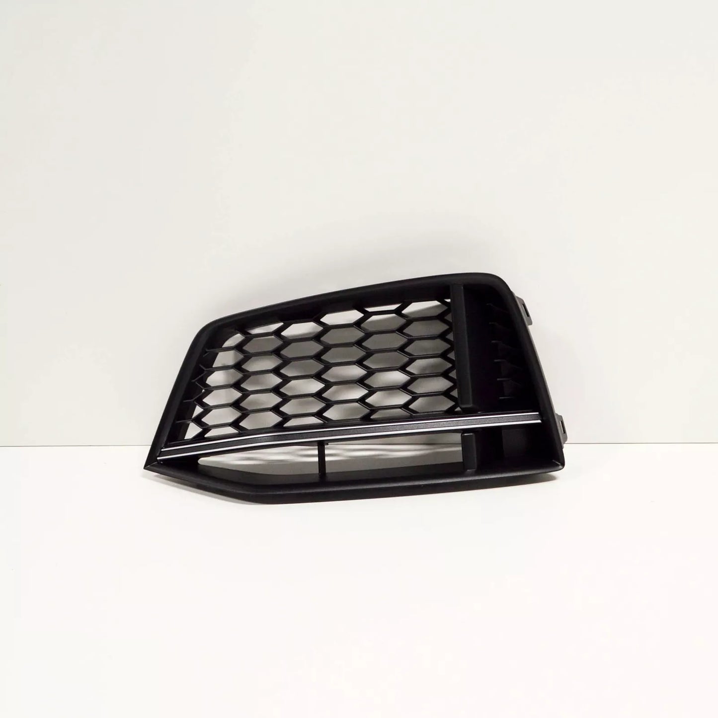 NEW AUDI TT FV FRONT BUMPER LEFT GRILLE 8S0807681A3Q7 OEM