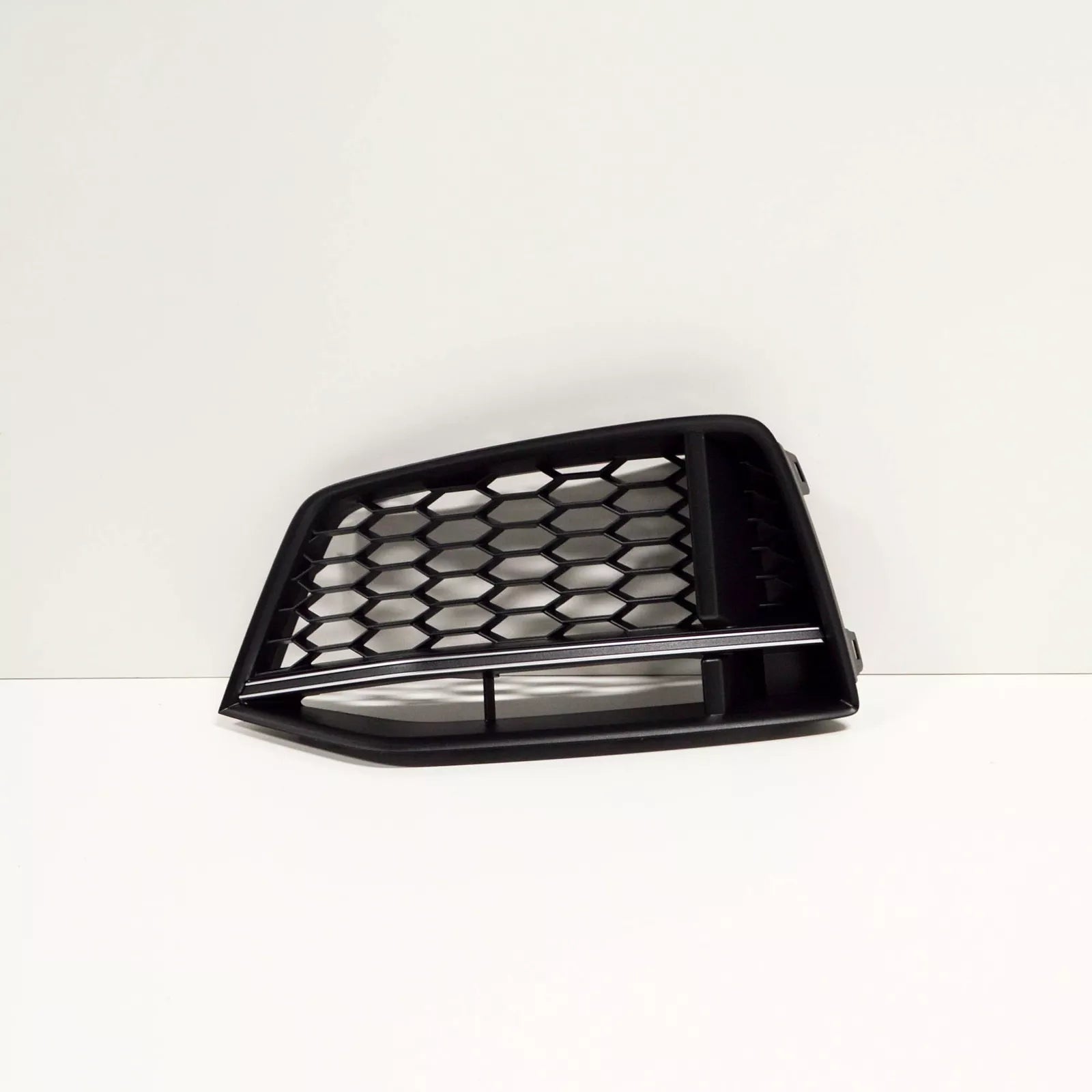 NEW AUDI TT FV FRONT BUMPER LEFT GRILLE 8S0807681A3Q7 OEM